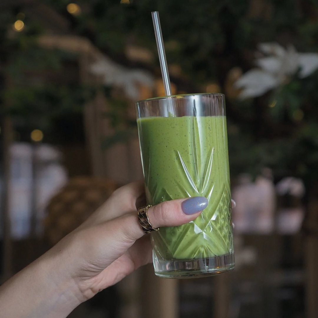 If you are one of those people that just doesn’t get hungry in the morning then this one’s for you. A smoothie is better than no breakfast at all if you have fatigue, anxiety or hormonal issues, especially if you are trying to conceive.
Skipping breakfast can set the stage for an afternoon blood sugar slump. Without a morning meal, your body relies on stored energy, and by the afternoon, blood sugar levels may drop, leading to fatigue and brain fog.
If your blood sugar is deregulated it may trigger stress responses, leading to increased cortisol production. Elevated cortisol levels can disrupt the balance of sex hormones, such as estrogen and progesterone, leading to menstrual irregularities.
A high protein smoothie with at least 15g of protein (have a look at your powder and make sure your serve equals this much equivalent protein), with added spinach for folate and berries for antioxidant rich goodness hits the spot, regulating your morning blood sugar, while tasting actually good.
Including sources of healthy fats, such as avocado or chia seeds, in your smoothie supports hormone regulation. These fats are precursors to hormones and contribute to the production of hormones.
**Frozen banana and berries are best saved for summer as they can be harder on the digestion.**