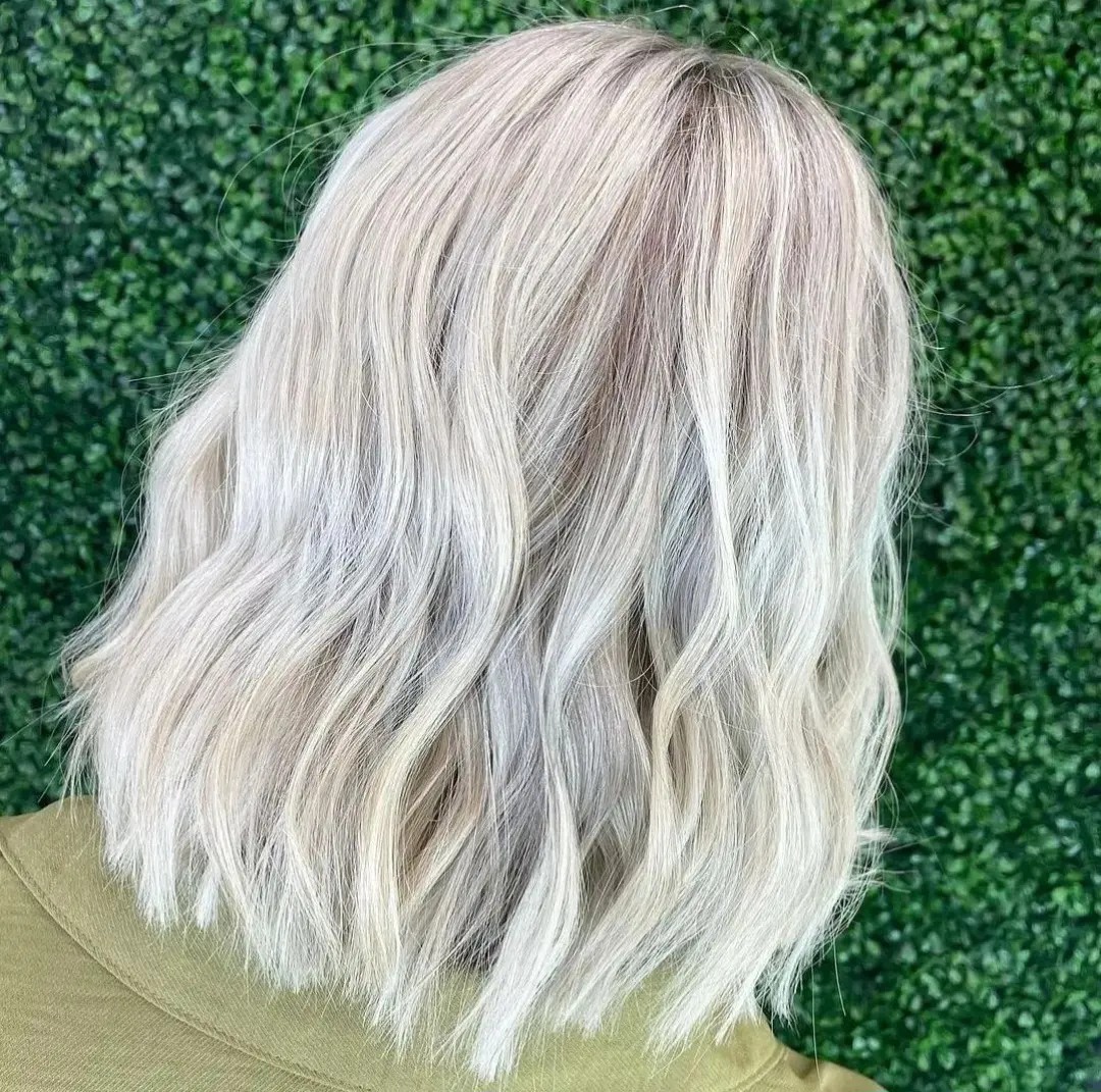 Totally obsessed with this Platinum blonde hair for our lovely guest 🤍
📸 Hair by colour specialist, Morgan x
.......
Your dream blonde is just a visit away!
Allow our amazing team of colour specialists to pamper you along the journey toward dream hair ❤️
Call today or visit us in-store
Ph: 38209818
Book Online: via link in bio