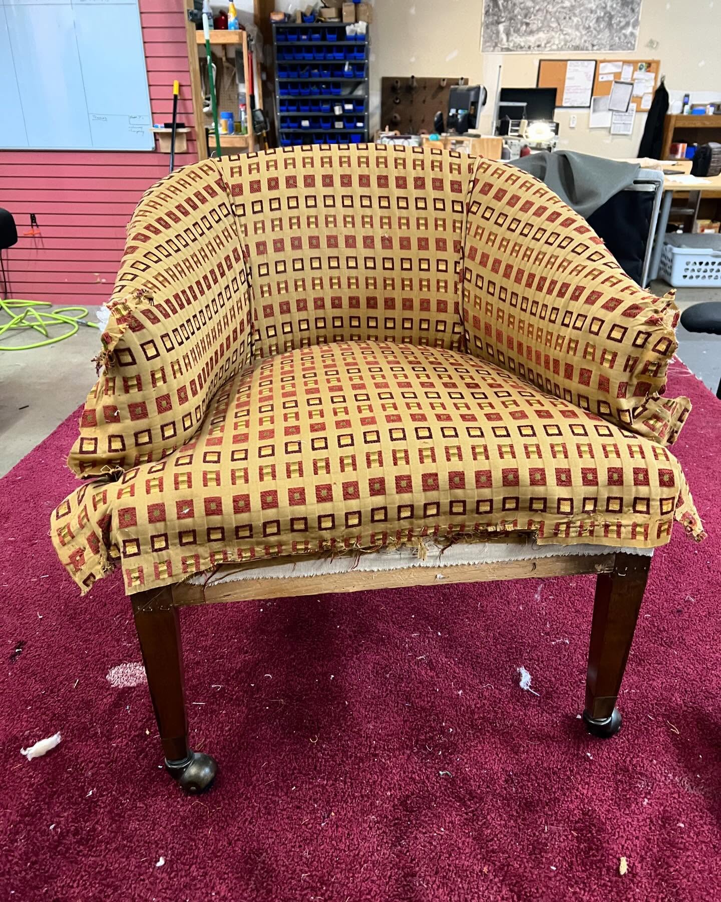 Before, during, and after! 🪄✨
#asseenincolumbus #lifeincbus #onlyincbus #interiordesign #interior #interiordecorating #commerialinteriors #restaurantdesign #614 #ohiomade #madeinohio #craftsmanship #commercialfurniture #commercialgrade #mixeduse #reupholstery #hotelfurniture #lobbyfurniture