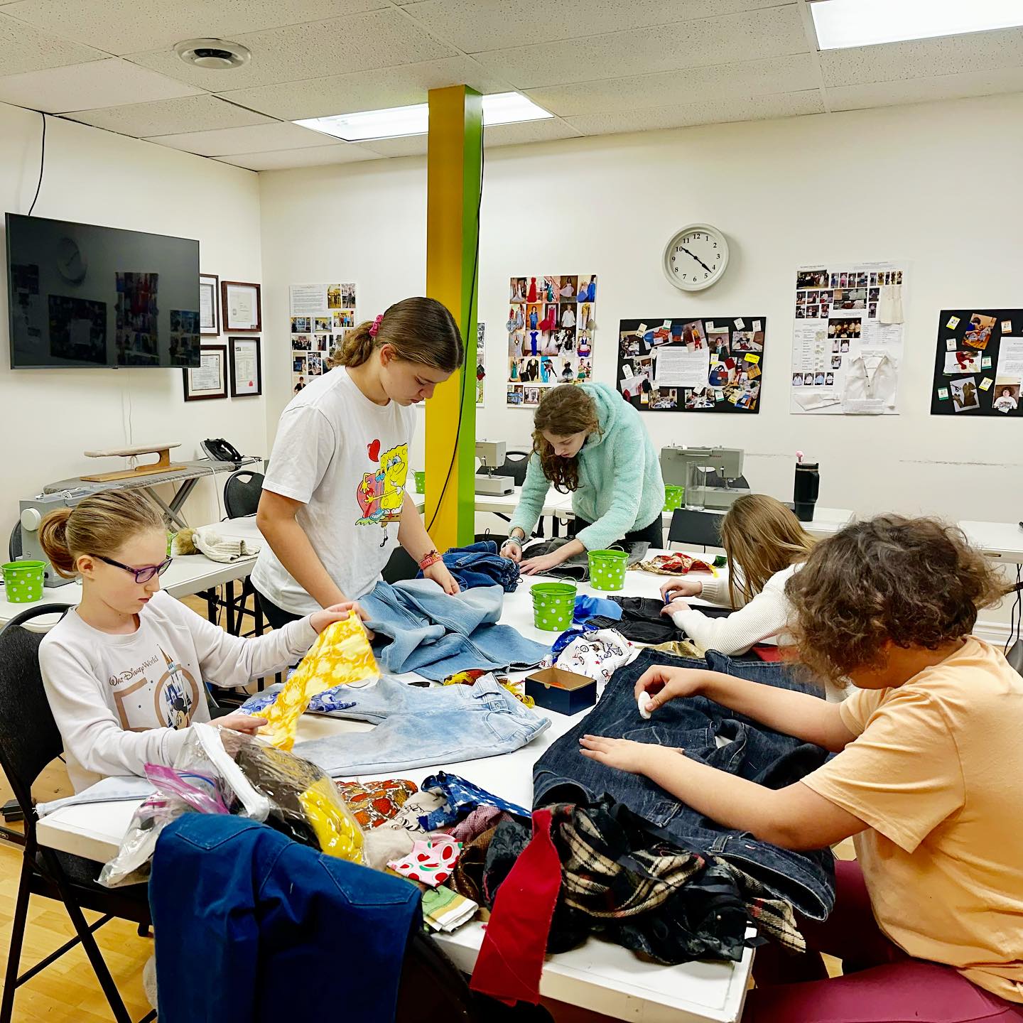 🧵Dive into the world of creativity, problem-solving, and friendship with sewing classes for kids! 🌟 There’s something magical about watching young minds explore the art of stitching, creating beautiful designs from scratch. Not only does sewing ignite their imagination, but it also teaches invaluable problem-solving skills as they navigate through patterns and fabric choices. Plus, it’s a fantastic way for them to connect with peers who share their passion, fostering new friendships that can last a lifetime. 💖
.
.
.
.
.
.
#creativekids #ottawakids #ottawamoms #ottawasews #sewingclasses