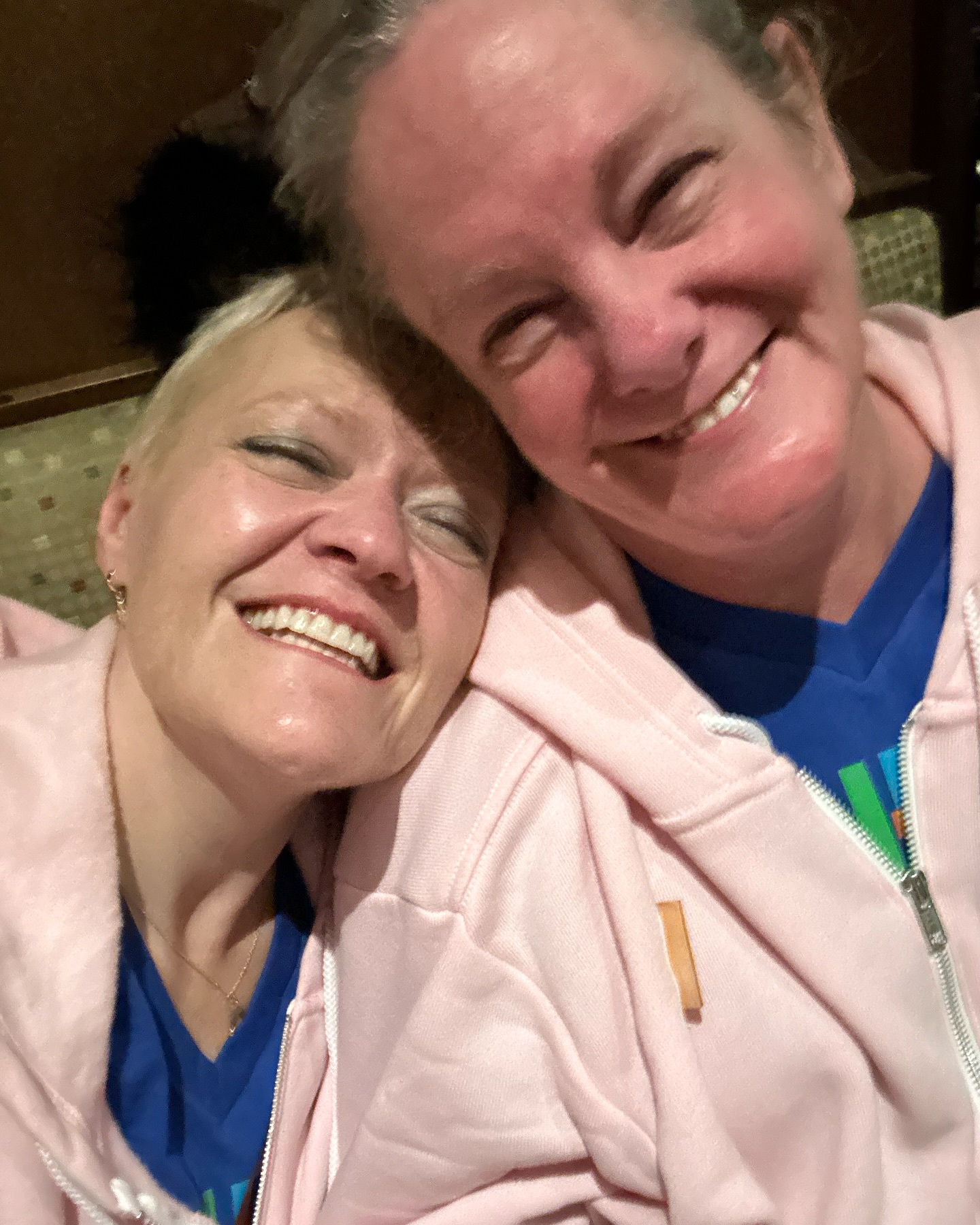 My sweetheart friend is taking good care of me. @crnbrrymrchant1
#quiltcon #girlstrip