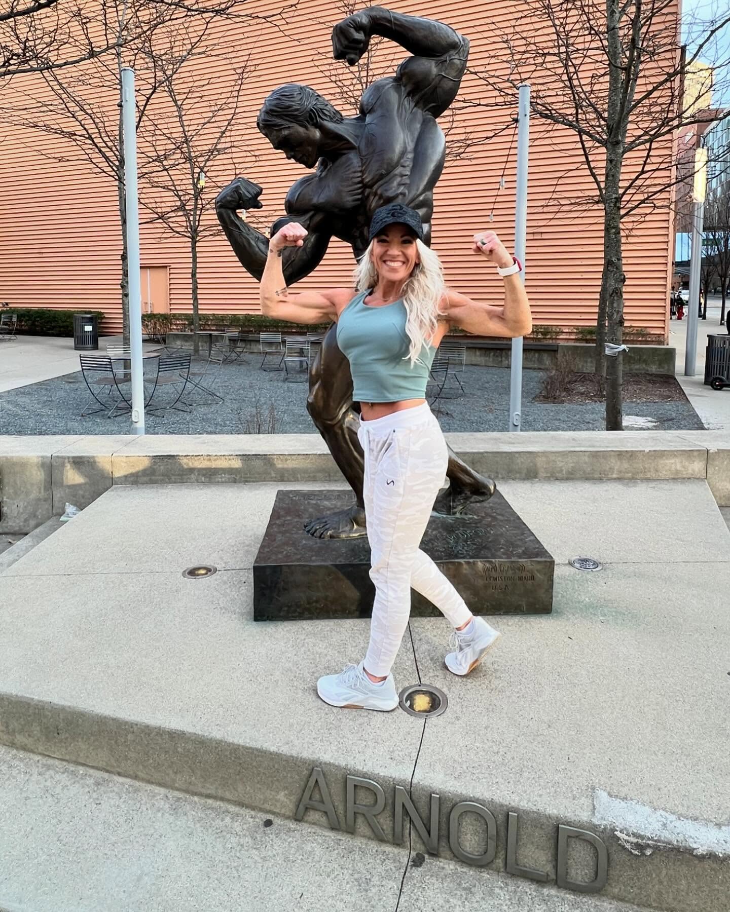 THROWBACK to last year’s Arnold and wishing all that are there lots of fun and excitement!
Also, @corenutritionals is having 20% o off their whole site this weekend with an additional 5% using my discount code MCKIBBAN Don’t miss out! 👊🏼
#throwback #arnoldclassic #corenutritionals #teamprophysique