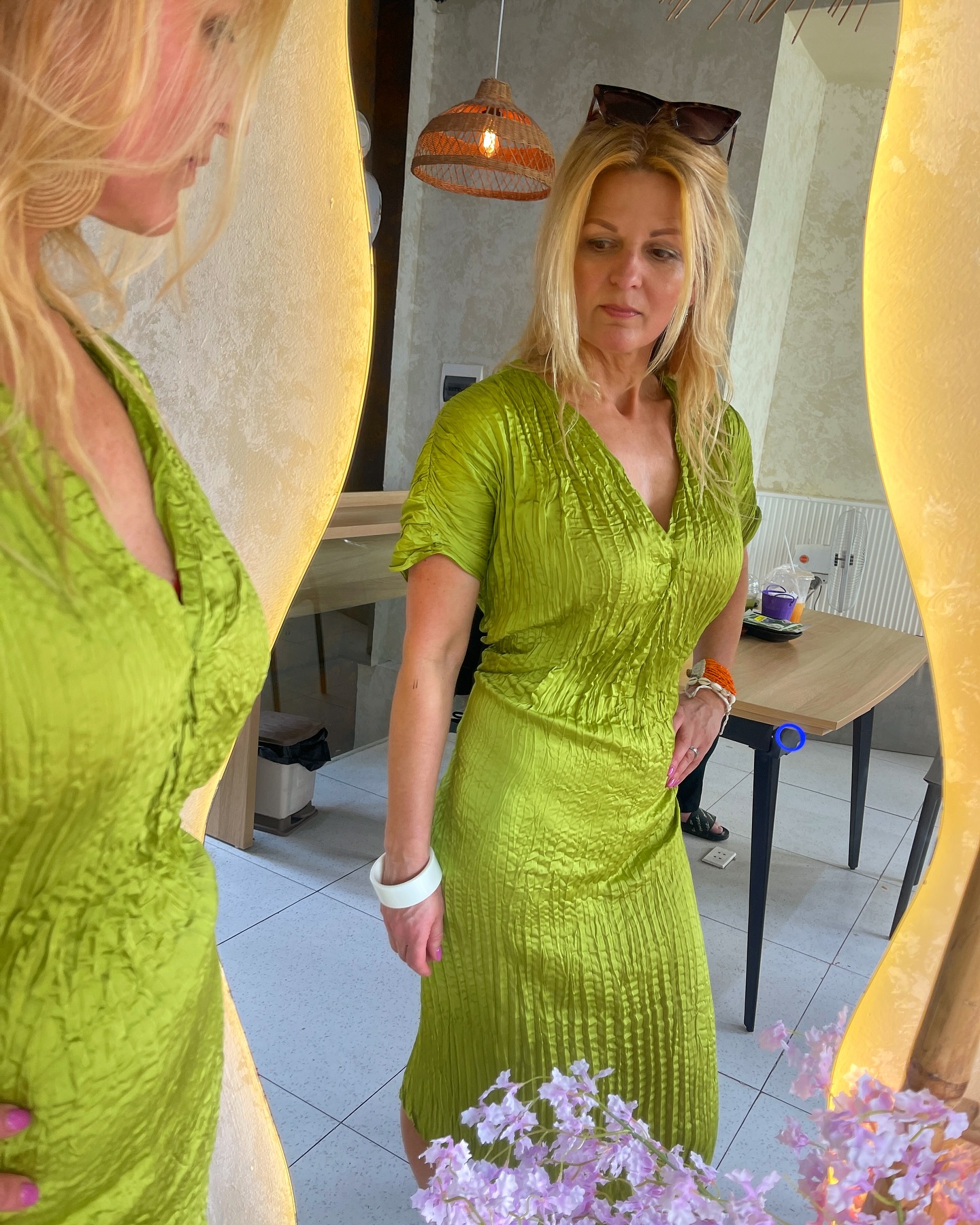 Travel with Wilma!
Get inspired by the colours & style with an effortlessly chic look where comfort is paramount.
📸 @emilylepetitechef
#whatwilmawears
#wilmastylesyou
#styledbywilma
#travel
#ootd
#travelstyle
#travelwithwilmainstyle
#style
#trend
#colours
#fashionstylist