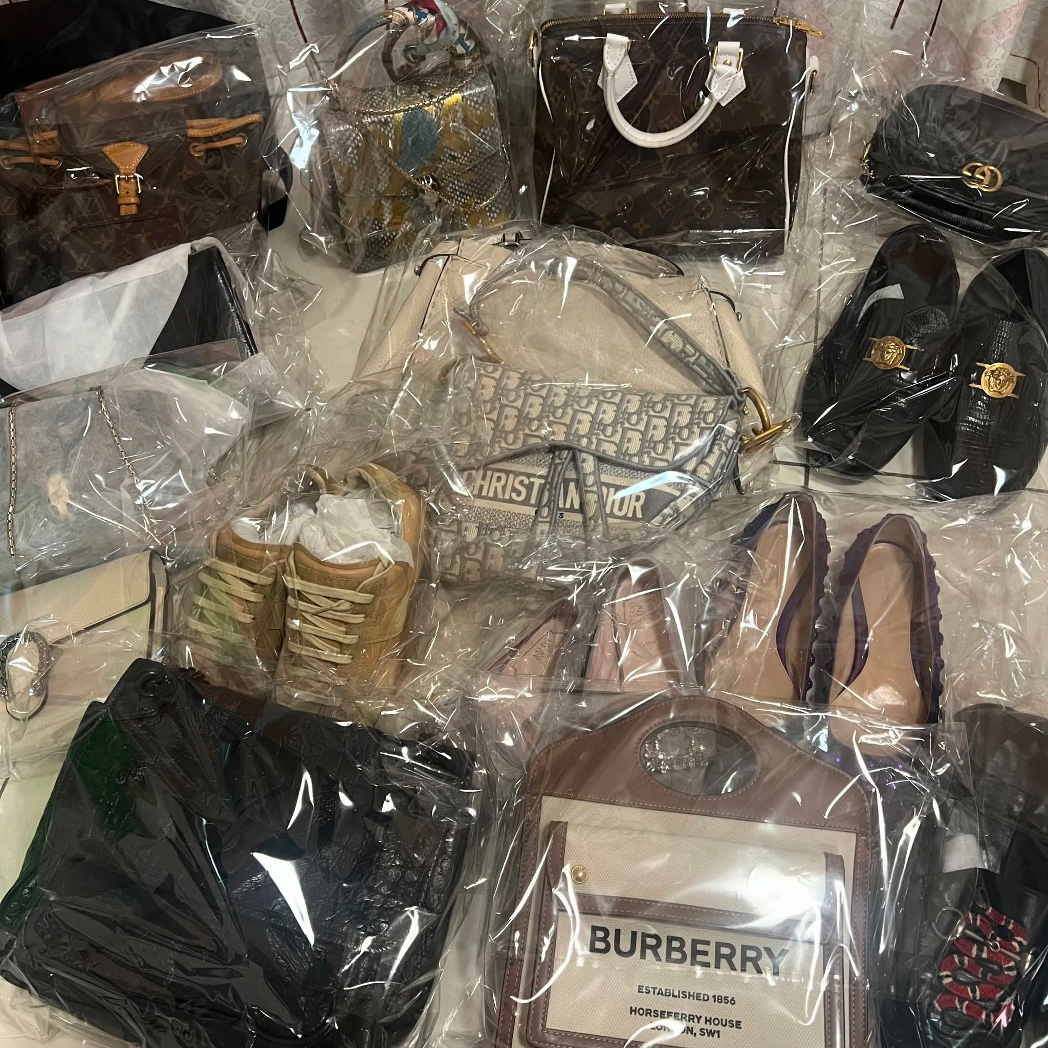 Ready to Go 🎉🎉🎉🙌 #restore #sneakerhead #sneakerheads #sneakernews #jordan #adidas #snkrs #sneakeraddict #kicksonfire #kickstagram #customkicks #customshoes #brisbaneevents #sneakermurah #gucci #Australia #customsneakers #Hermes #brisbane #luxurybag #Dior #Goldcoast #hermes #chanel