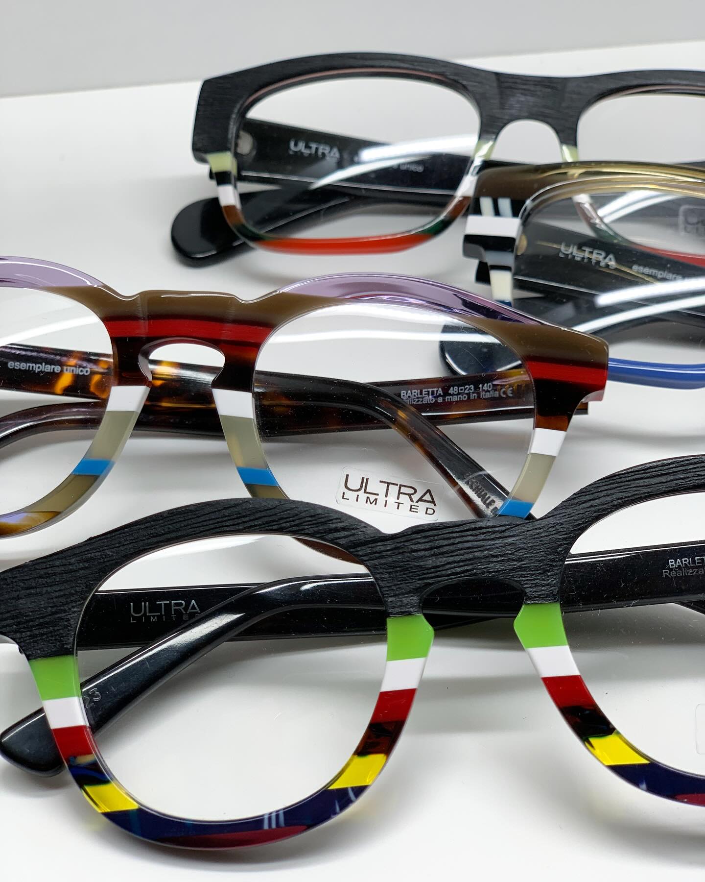 Con Ultra Limited, la bellezza è nei dettagli.
Le combinazioni tra righe e colori unici danno vita a modelli originali ed irripetibili.
Indossa l’unicità, indossa Ultra Limited.