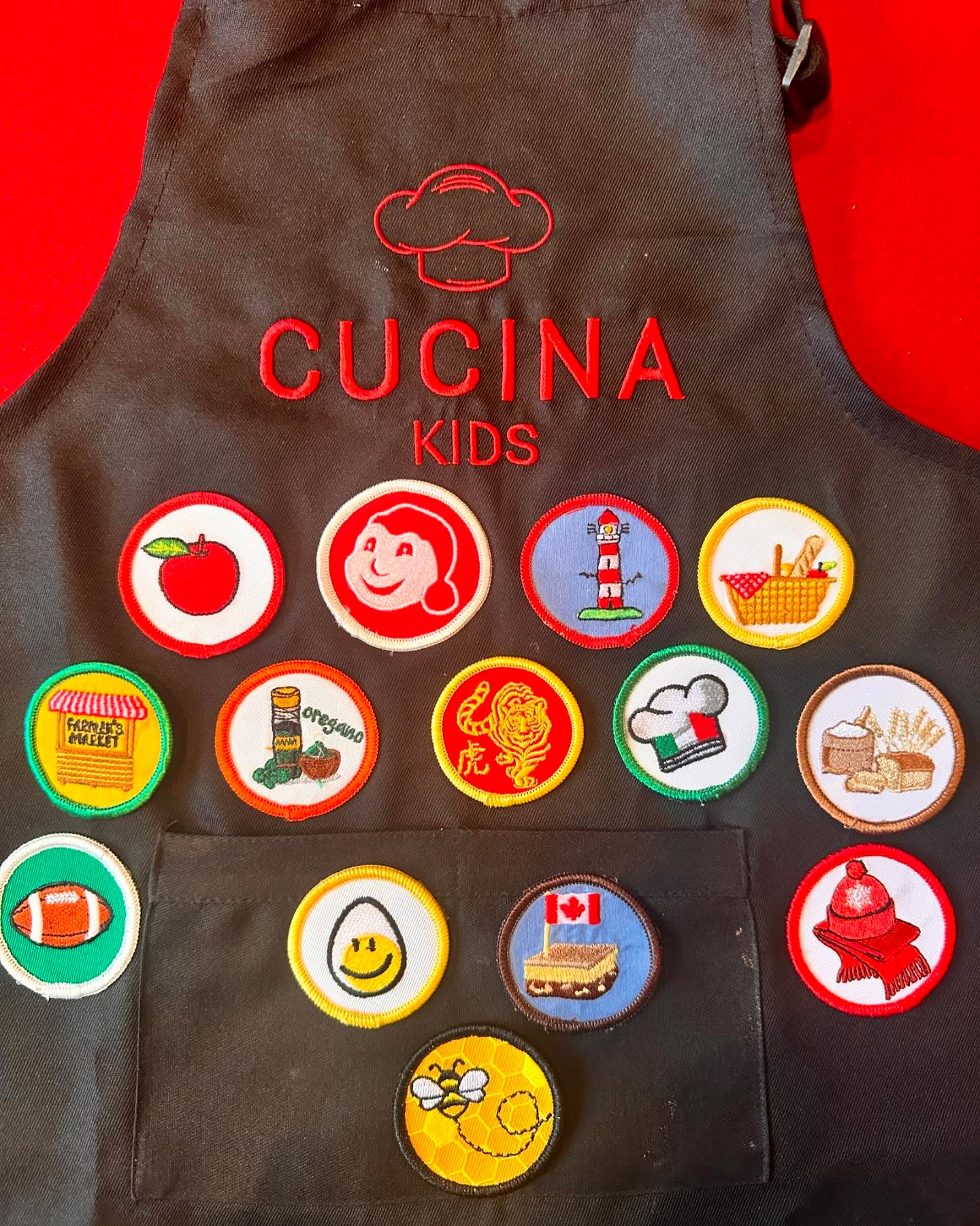 A CucinaKid chef recently sent me over a picture of their apron and I couldn’t be more proud to see their progress as chefs displayed on their chest for all to see.
I think what I love best about these patches is that they tell a story about their culinary journey and all the dishes they have tried and continue to make and share with their family.
Our CucinaKids cook wanted to see which ones they were missing and so I told them to check out my Vintage section on my site to see which boxes and patches that I still had available from past seasons.
If you are missing any past patches or boxes check out my vintage section!
Which is your favourite patch?
#cucinakids #cucinakidscook #kidsapron #kidscancook #kidsinthekitchen