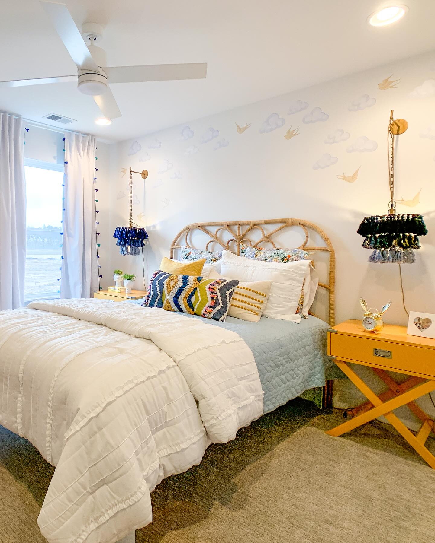 Using decorative pillows in your bedroom isnāt really about comfortāitās about presentation and style! Choosing the right sizes and arranging them properly can elevate the look and feel of your bed and bedroom. šļø
Swipe left to see some of our pillow arrangement ideas. And then let us know how you arrange yours pillows.
#BedroomDecor #HomeStyling #DecorativePillows #HomeDecorTips