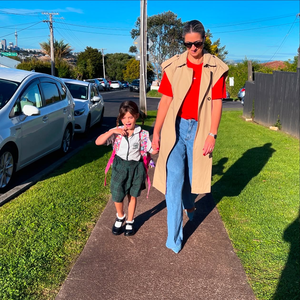 Who can spot the double denim ? 💙 💙
Get your accessories involved in your DD shenanigans !!
School drop off with Little Miss 5.
Jacket @mango
Tee @zara
Jeans @dissh
Shoes @zara
#nzstyle #nzstylist #schooldropoff #mumfashion #mumstyle