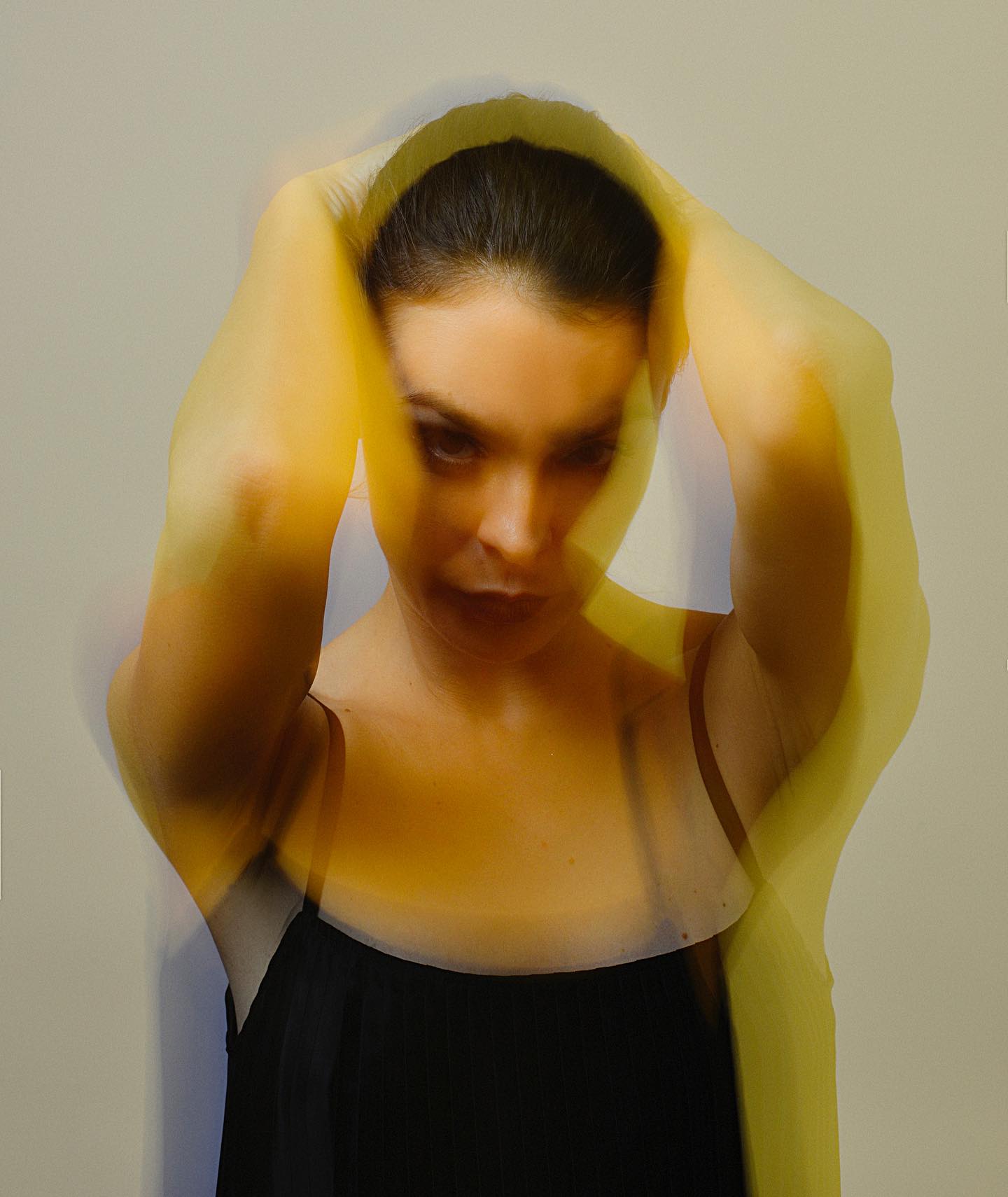 Siberian-born DJ and producer Anna Yaksheva aka @djanushka was surrounded by music her whole life. After visiting the legendary Fabric in London for the first time she decided to become DJ - at the age of 18 🇷🇺🎶⚡️
Her production style elegantly weaves between electronica, trip hop and house, marking her out as a versatile artist with a boundary-pushing mindset 🧠
Drop us a message for + info 📨
📹 @denis_kaznacheev_nervmusic