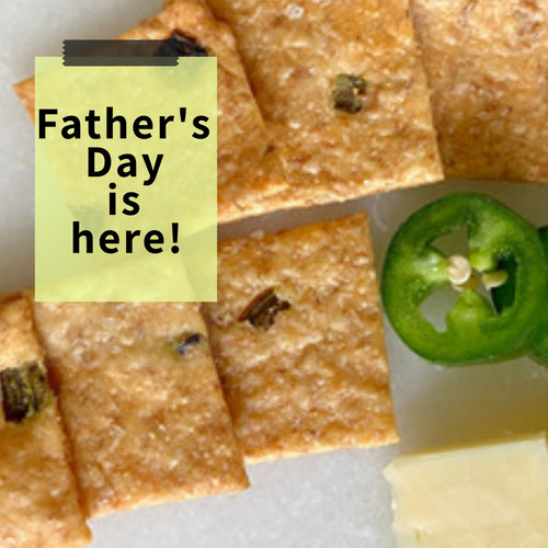 Know a great dad? Give him the gift of delicious crackers! Jalapeño Cheddar has been unofficially crowned the dad favorite. If you're not sure what flavor will make you the favorite child, get him a variety pack! Shop from the link in our bio or at the @hfmnow this Saturday.
#sourdough #ShopSmall #northeastohio #clevelandohio #snacks #localfood #supportlocal #foodandwine #chagrinfalls #shoplocal #cle #solon #eatlocal #charcuterie #ohio #cleveland #crackers #yum #sourdoughbread