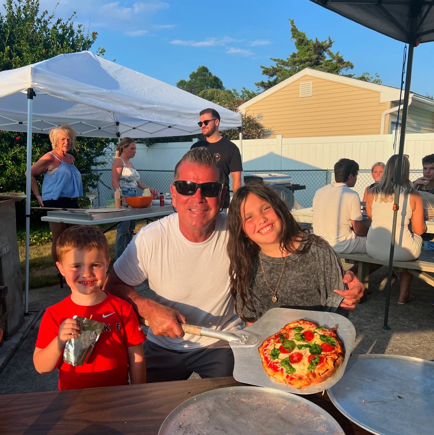 Pizza Night at Markie Vee’s House…..
#friday #summertime #pizza #brickovenpizza
