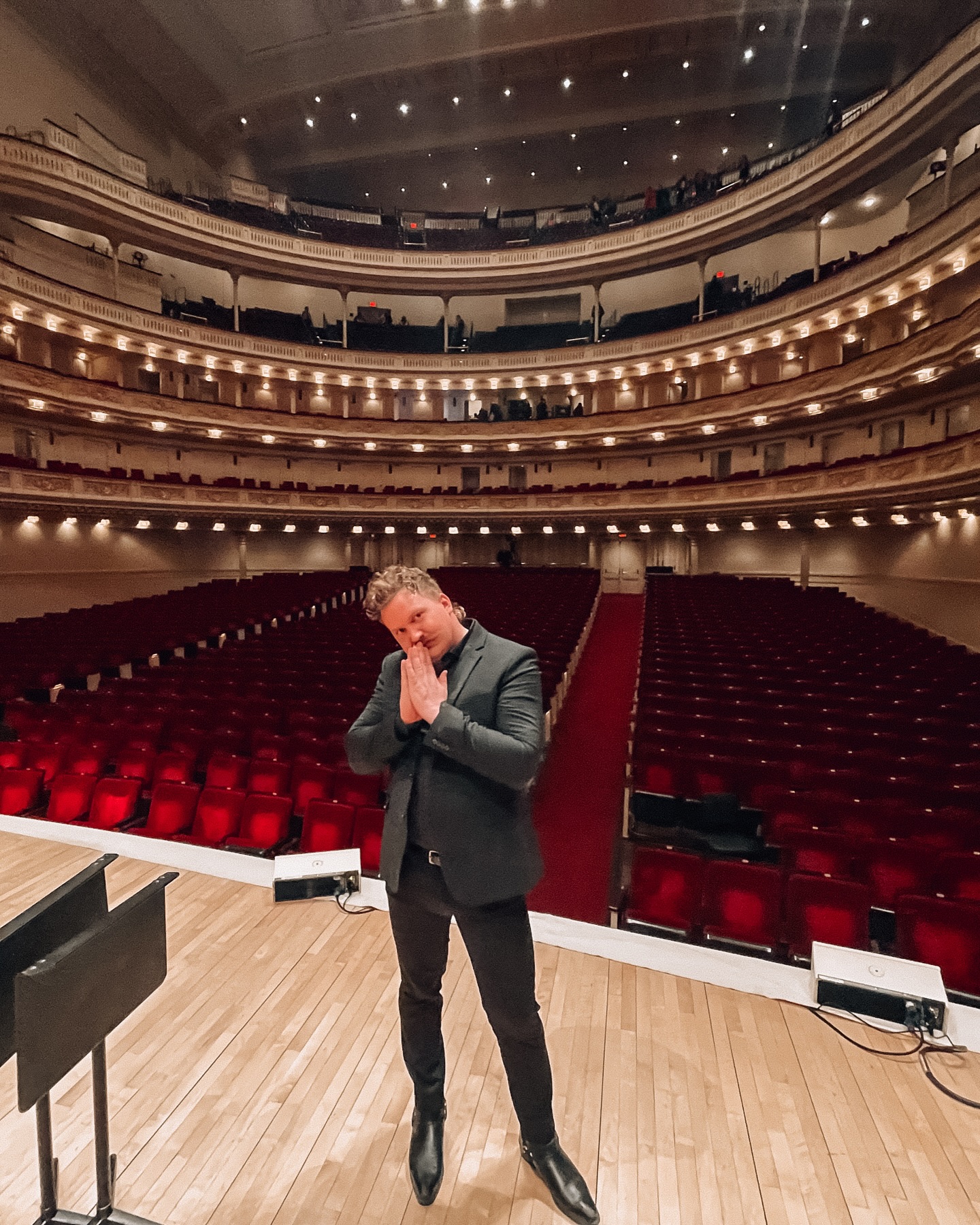 Made my Carnegie Hall debut a few months back with @claydermanmusic 🎻 as a string player who is more in the pop and hip hop world these days but also still has a love for classical music, it was an honor to perform in this historic place. Big thank you to @xinouwei for the call! As always, if you need any string recordings or string players for your performance or recording sessions, give me a call! Stay tuned for the grand opening of my new recording studio location @stringgardenmusic. 🎻🌿
