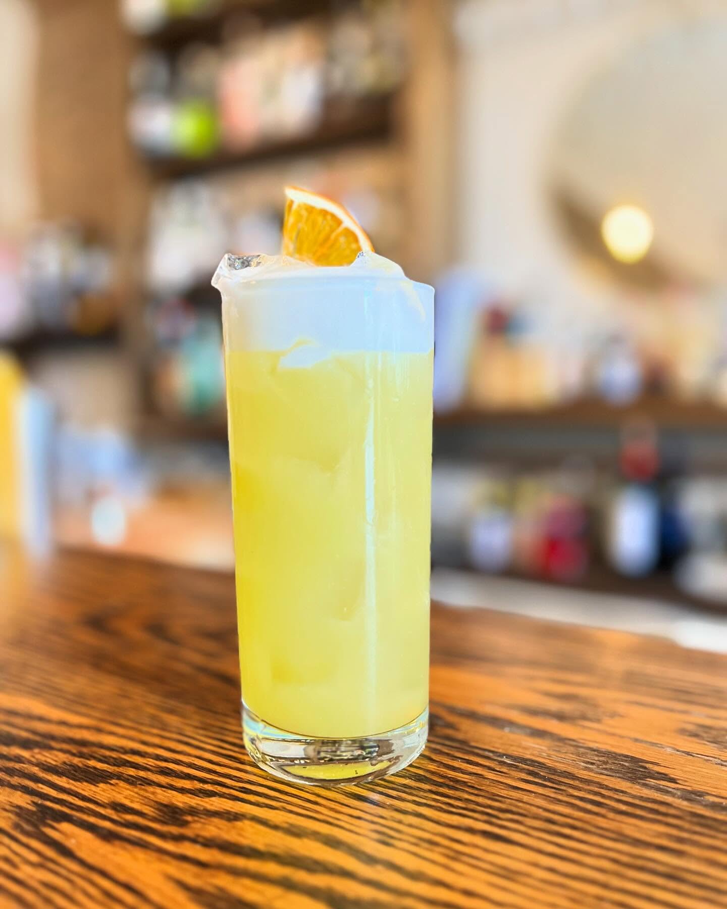 Hi I’m a Screamsicle! I’m an orangey & vanilla-y, grown up popsicle yum cocktail! I can be consumed on this steamy day on a lovely little patio! C’mon by! ☀️ 🍊