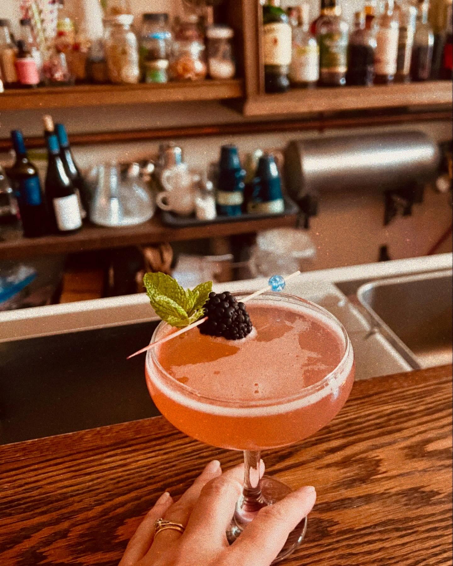 C’mon by & sip your way through our new summer cocktail list, there’s something for everyone!
A Black Forest Old Fashioned, a fanciful Negroni, this beautiful spritz we are calling Reine Céline & a couple of hot weather crushers! Plus our current draught line up is 👌🏼 & we are feeling this summer in the city vibe!
Open all weekend Friday to Sunday 2pm to 2am & Monday 4pm to 2am.
Cheers to long weekends & staying in the city!
.
.
.
#henriettalane #henriettalanecocktailbar #toronto #torontococktails #cocktailsofinstagram #torontofoodie #torontodrinks #corktownto #corktowncommon #eastendto