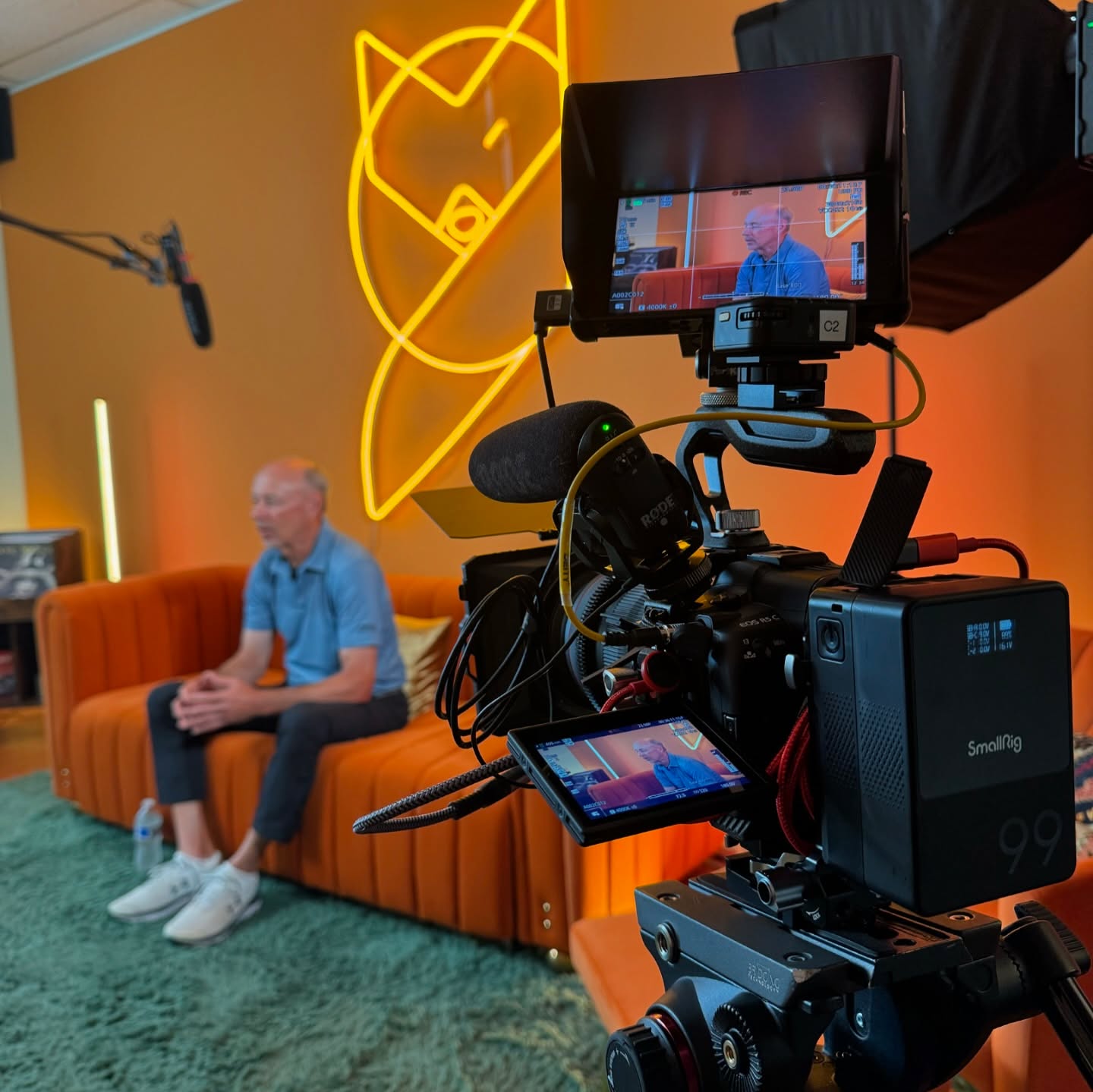 Special day filming at our studios with comedy manager Lenny Sisselman talking about our friend James Gregory. So many wonderful stories and memories.
#JamesGregory #FunniestManInAmerica #FunniestManDoc #standupcomedy #documentary