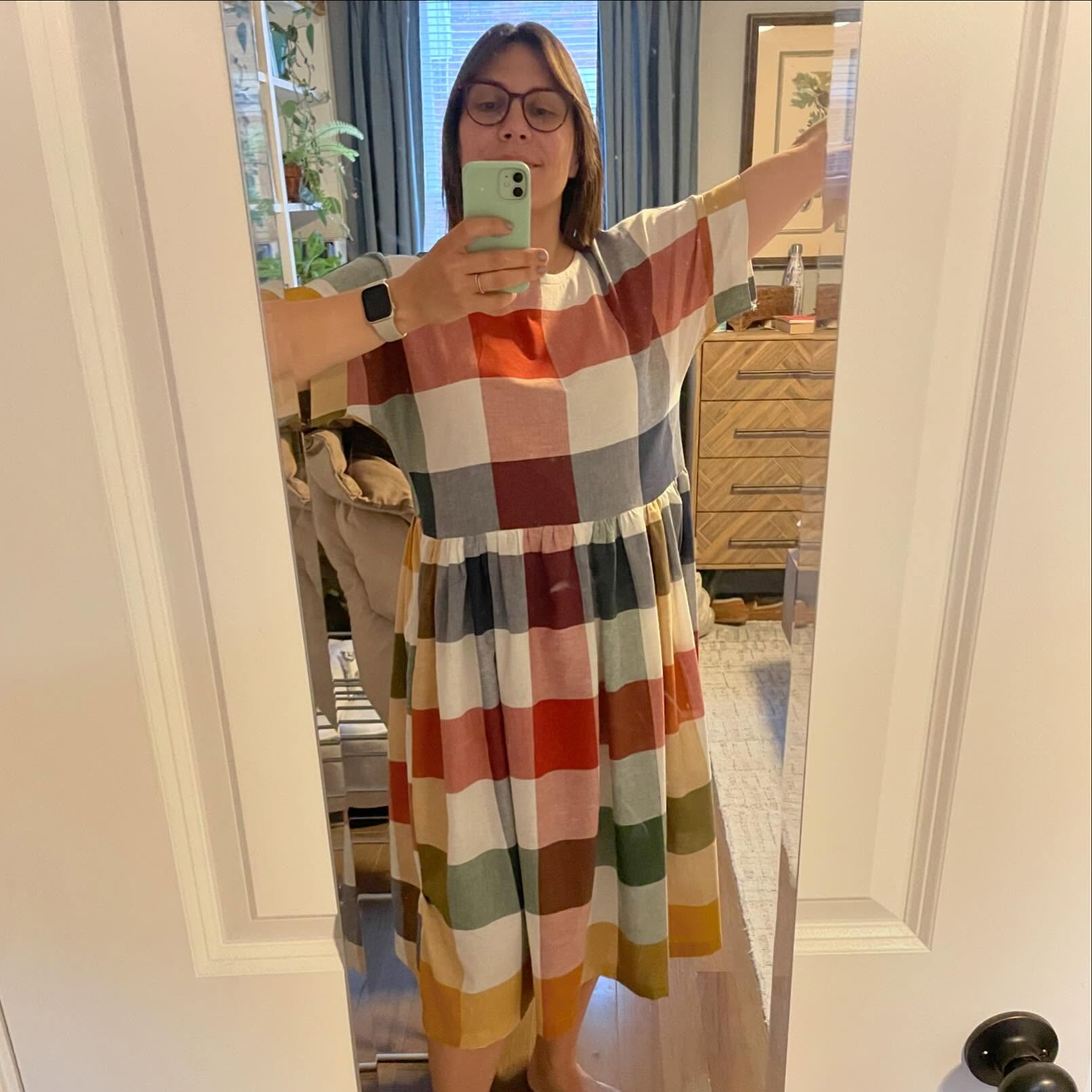 Made a dress today out of an ikea duvet cover. Never been so comfy, never looked more like your favorite kindergarten teacher. #sewing #memade #selfdrafted