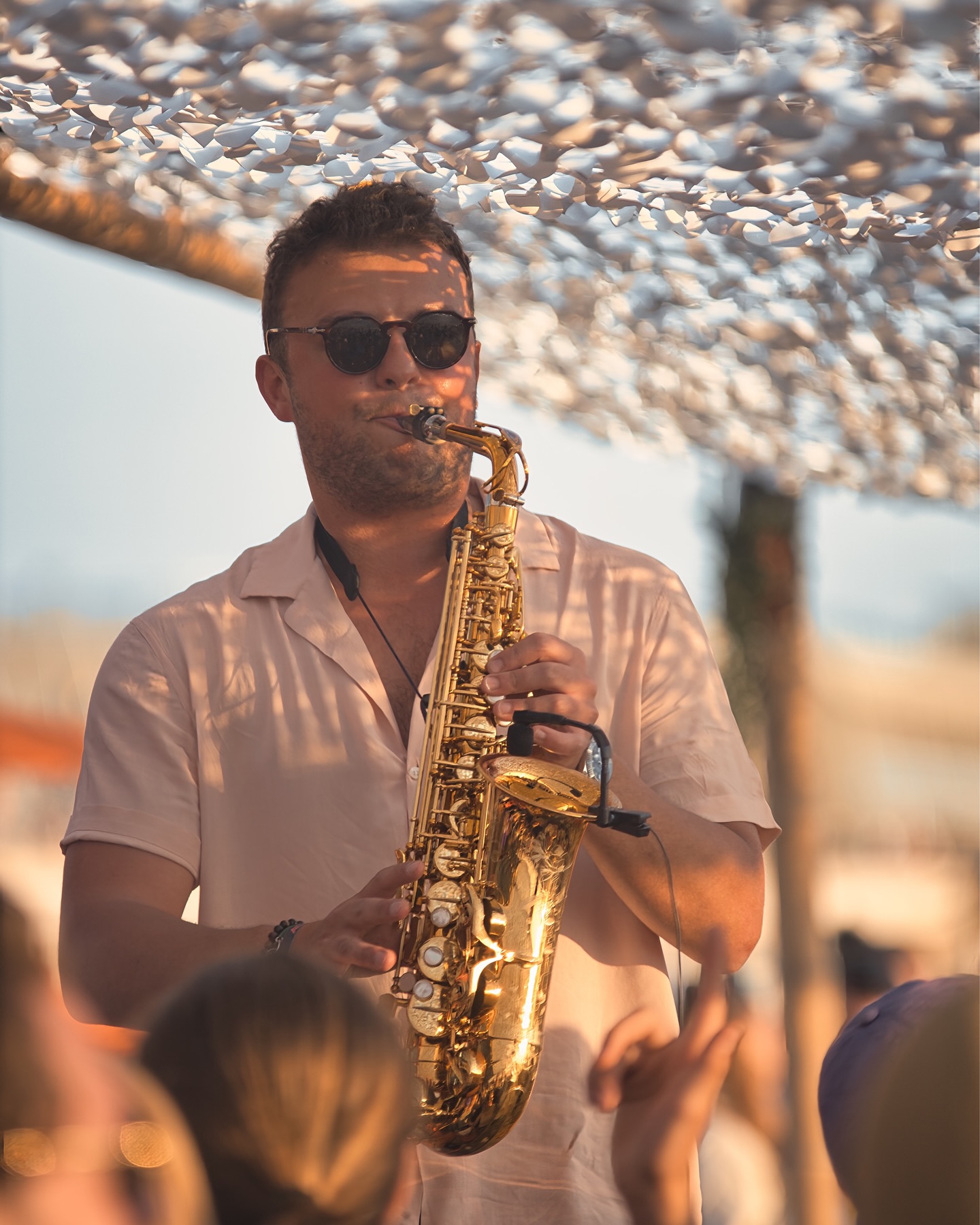 Vibes estivales 🌴
#music #sax #saxophone #summer #summervibes #musicianlife #adn #club #gig #band #livemusic