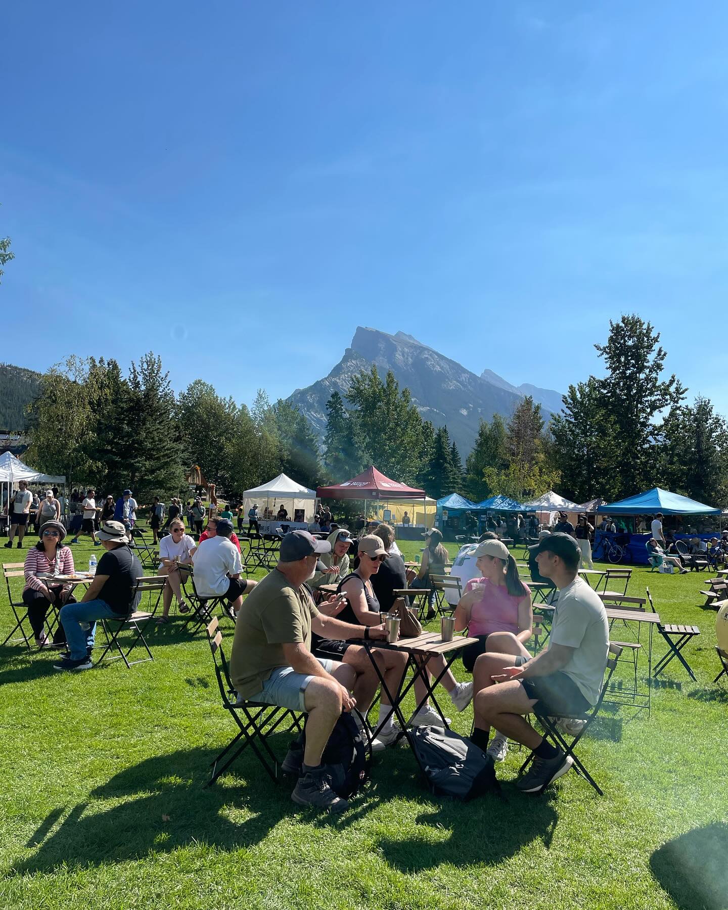 Harvest Fest is happening!! The sun is out and the music is on! Food trucks, artisans, beer tent and more!
.
.
.
#banffnationalpark #banfftown #banfftown #banfflocalsmenu #banfflocals #bowvalleylocals #albertafarmersmarket
