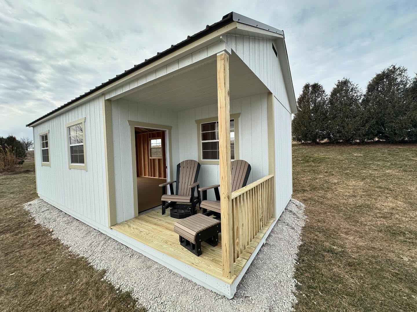 Fall is officially here!! Where will you be sitting?
#sheshed #portable #backyard #kalona #iowa #amishcountry #affordable #mancave #garage #fall #autumn #handbuilt #craftsmen