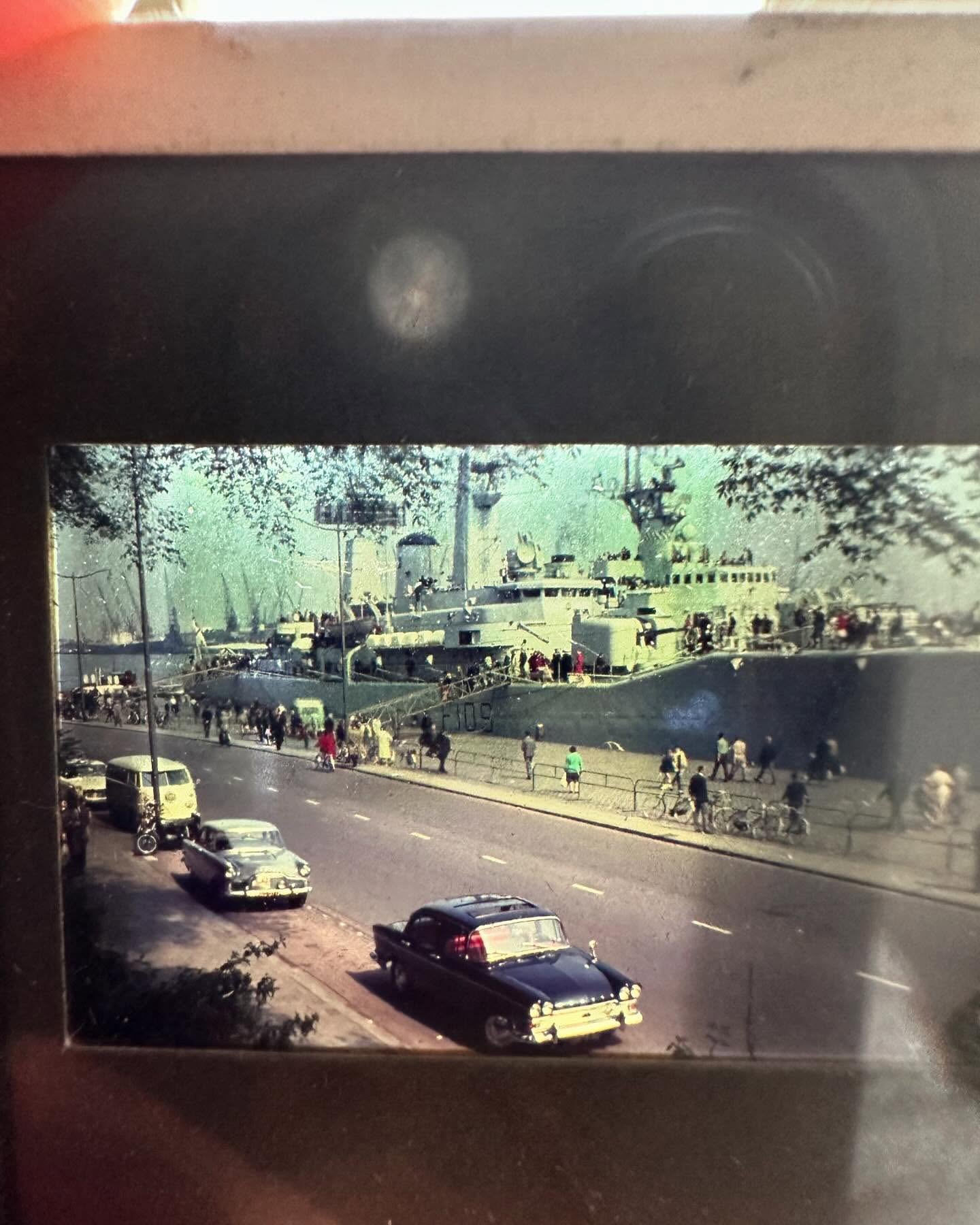 Dia’s van vader aan het bekijken, Parkkade, Rotterdam, 1965 #dia #rotterdam #memoriesforlife