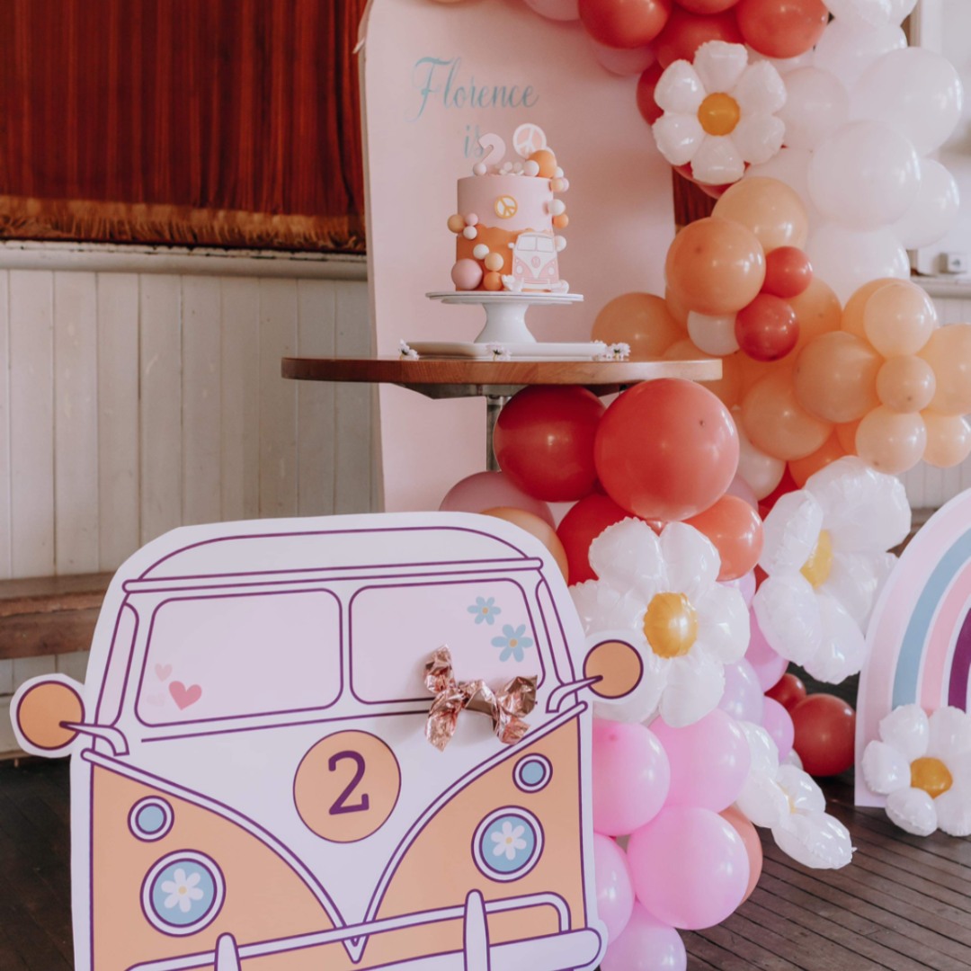 🏵Two Groovy 🏵 #eventstylistcentralcoast #centralcoastdecorator #centralcoastevents #balloongarland #balloongarlandbackdrop #twogroovyparty #twogroovytheme