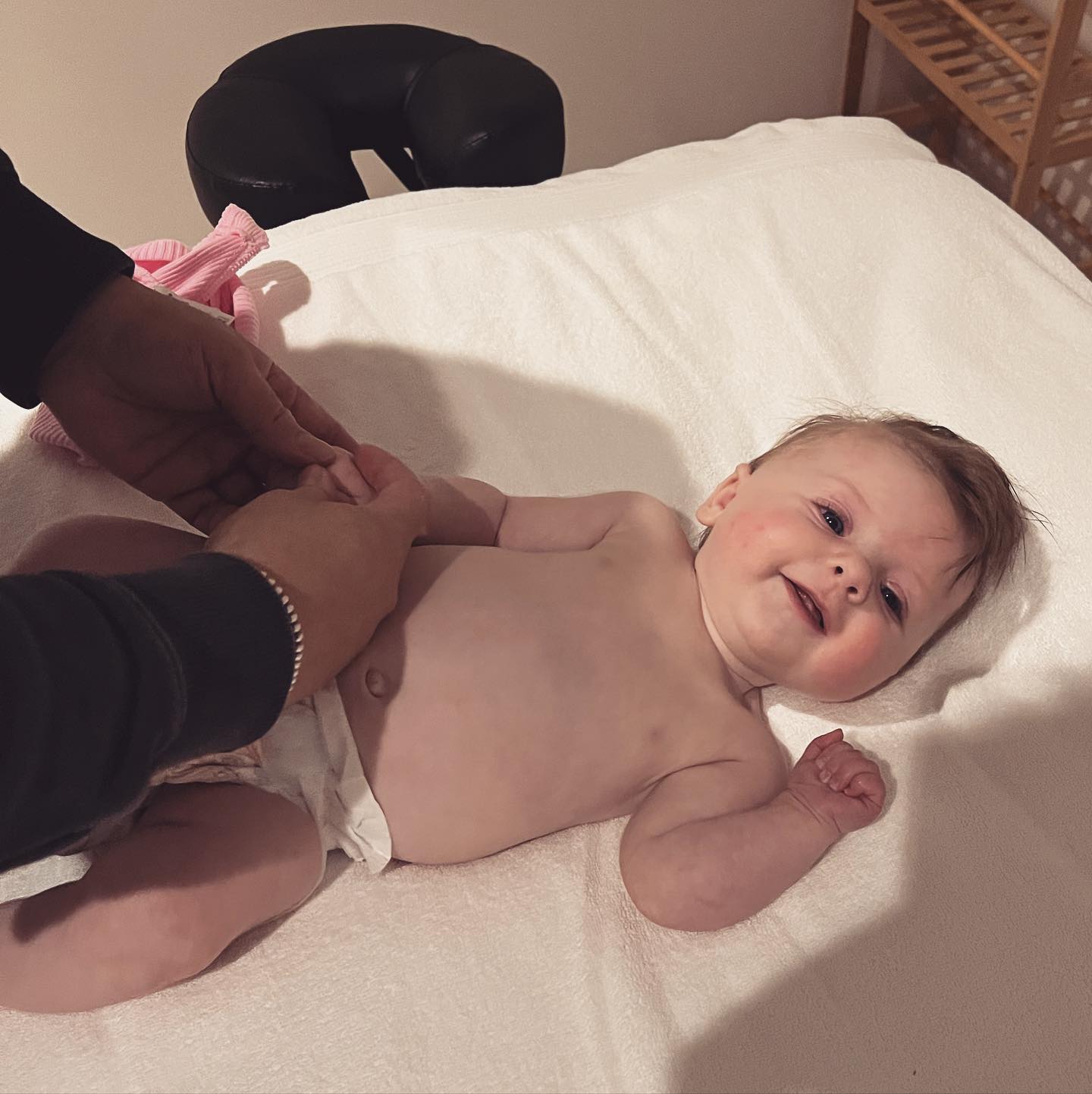 This little bub was all smiles during her Mummy + Me Massage yesterday @maternalandinfantwellbeingmelb #massage #babymassageclass #infantmassage #massagemelbourne #maternalandinfantwellbeingmelbourne