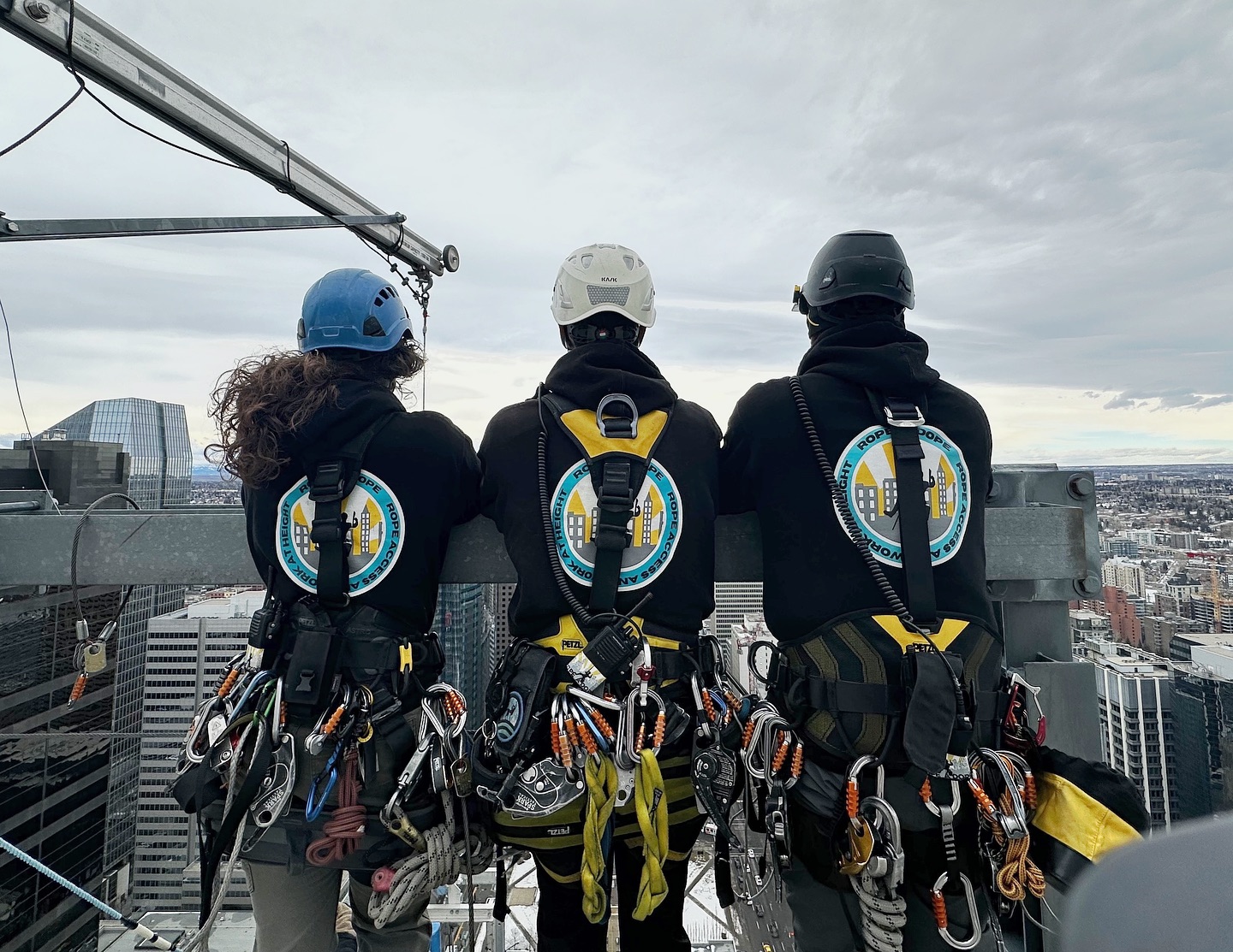 Geared up and ready to work!
📞 1-888-ROPE-101
🖥️ www.ropeadope.ca
#ropeadopewindows #ropeaccess #ropeaccesstechnician #ropeaccessprofessional #propertymanagement #buildingmaintenance #workatheightspecialist #workatheight #workview #yyc