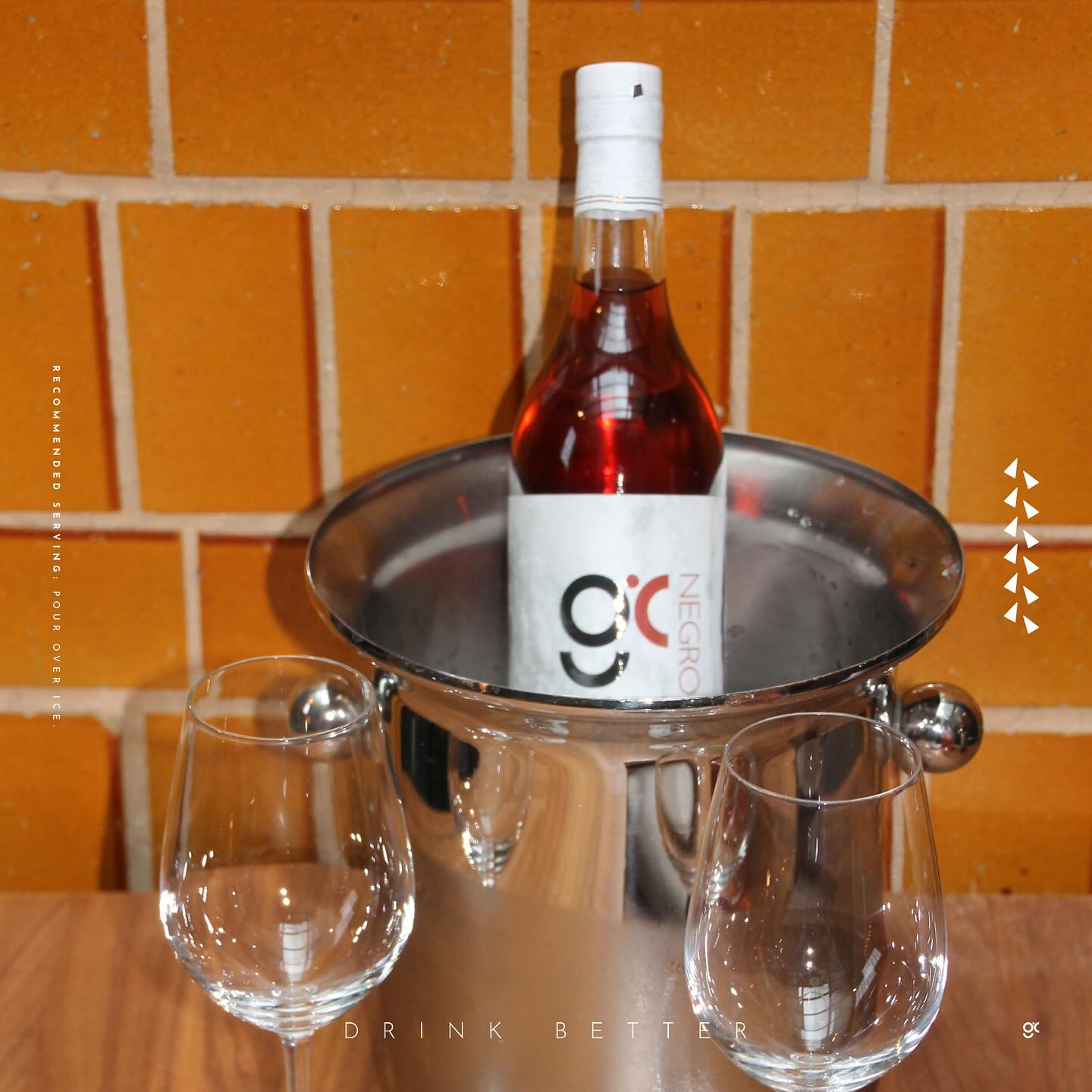 Did you know because of the low ABV, you can order a bottle for the table? No more waiting, no more queuing!
D R I N K B E T T E R
#bottledcocktails #drinkbetter #cocktails #pouroverice #oslo