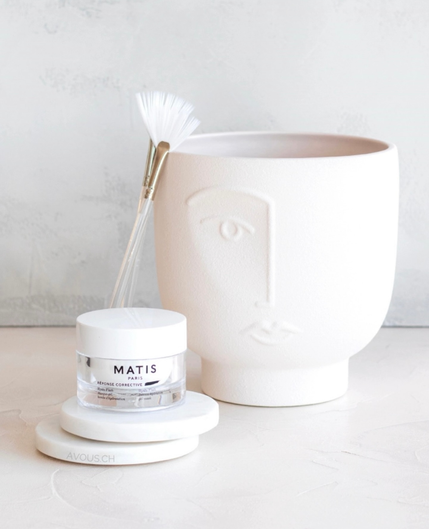 HYALU-FLASH 💦 VON MATIS PARIS
Nach dem Sommer braucht Deine Haut extra Feuchtigkeit und Pflege! ☀️
Die Hyaluron-Flash-Maske ist perfekt, um Trockenheit und Sonnenschäden auszugleichen.
Warum?
Die Details findest Du oben in den Bildern!
Jetzt ausprobieren und Deine Haut verwöhnen!
.
.
.
.
.
.
#hyaluronmaske #feuchtigkeitspflege
#glowup #hautpflegeroutine #sommerhautpflege#feuchtigkeitsspendend
#kollagenbooster #soforteffekt
#regenerationderhaut #beautymusthave #hautglättung#strahlendehaut #antiaging
#hydrationboost #panthenolpflege
#skincareroutine #beautyhacks #trockenehaut #frischehaut #hautpflegetipps
#avouscosmetics #matis_switzerland #zürichoberland