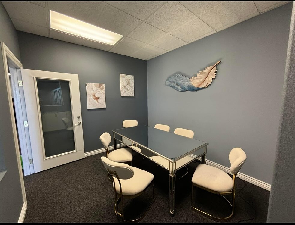 We want to share some photos of the inside of our office🕊️
——————————————————————————————
Queremos compartir algunas fotos del interior de nuestra oficina🕊️