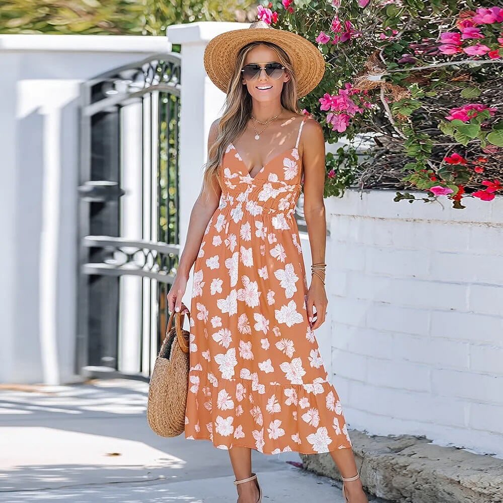 Don’t be afraid to be yourself. Wear what you love and be confident about it. Flaunt your style in this boho floral maxi dress that’s perfect for any occasion.
#maxidress #bohodress #bohobeachhut #bohoclothing #bohemianstyle