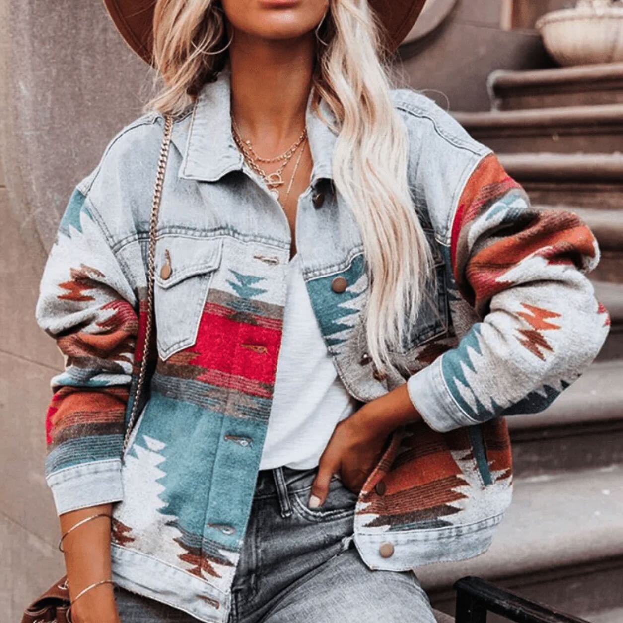 Free spirit souls, here’s a jacket to keep you warm and allow you to stay exactly who you are. Boho all the way! 🌺✌🏽💃
#bohobeachhut #denimjacket #winterjacket #bohostyle #bohochic #bohoclothing