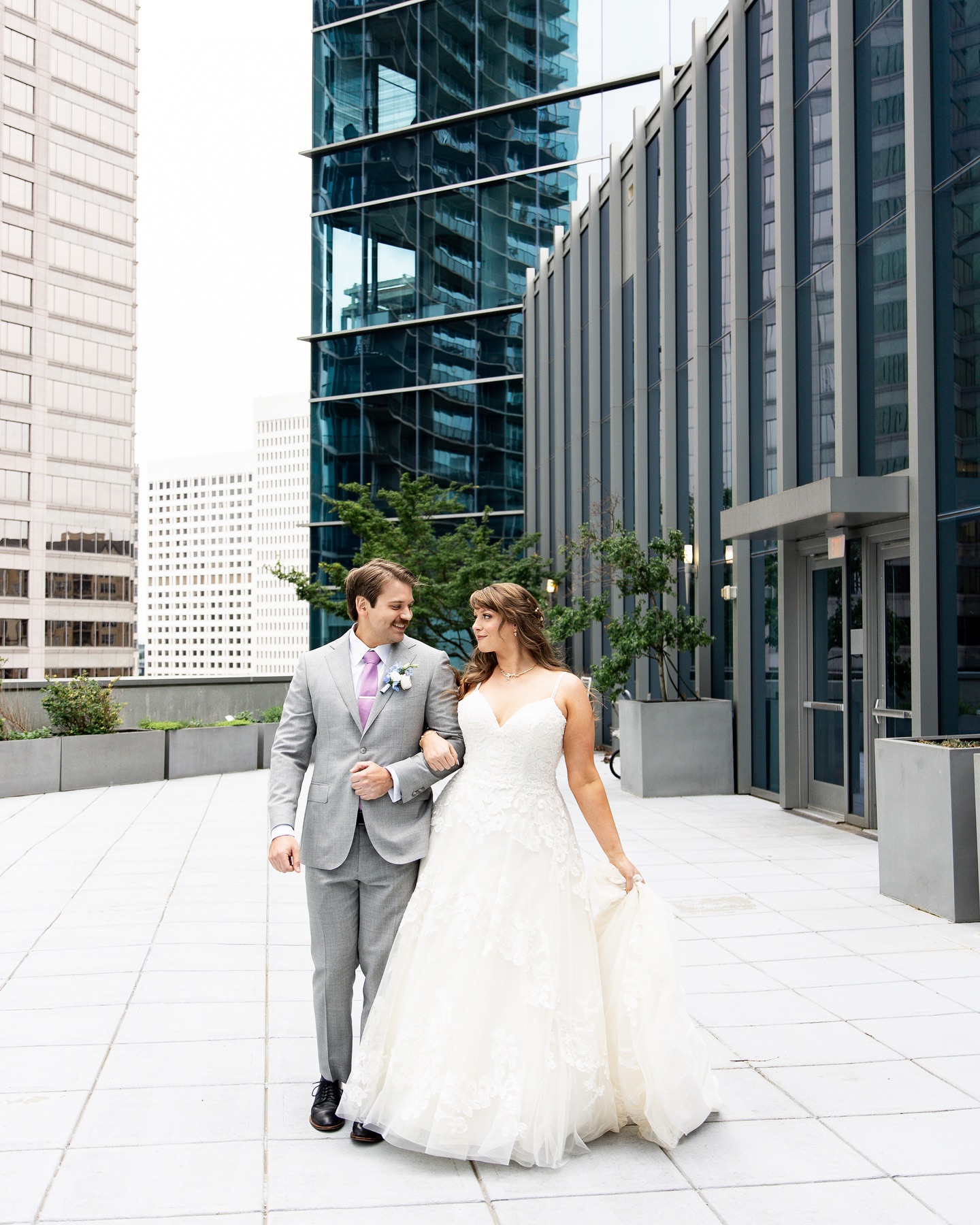 Nothing like nice rooftop view for you couples portraits!
.
.
.
#atlantaweddingphotographer
#newnanweddingphotographer
#georgiaweddings
#georgiawedding
#georgiaweddingphotographer
#loewsatlanta