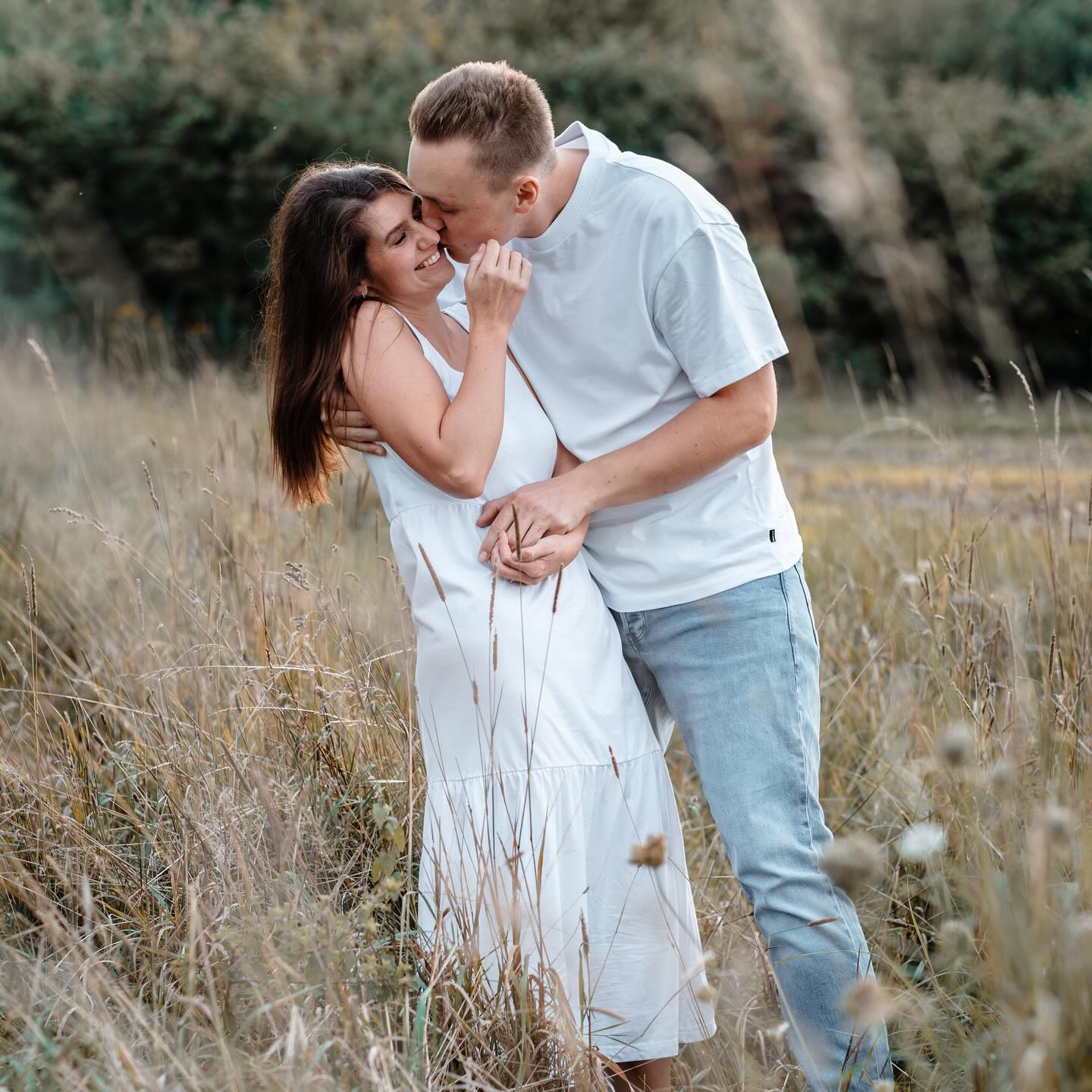 Engagementshooting
Wir lernen uns dabei ganz ungezwungen und locker besser kennen, ihr bekommt einen Eindruck davon wie die Begleitung am Tag eurer Hochzeit sein wird und zusätzlich entstehen noch tolle Erinnerungen, die ihr auch für euere Einladungskarten nutzen könnt.
#menimafotografie #weddingcouple #bridetobe #engagementshooting #hochzeitsfotografnrw #hochzeitsfotografie #bride #loveofmylife #fujifilmxt4 #hochzeitnrw #hochzeit2024 #weddingdayready #bride #hochzeitunna #hochzeitbönen #hochzeithamm #love #muchlove_ig #muchlove #weddingphotography #weddingphotographer #hochzeitsfotoshooting