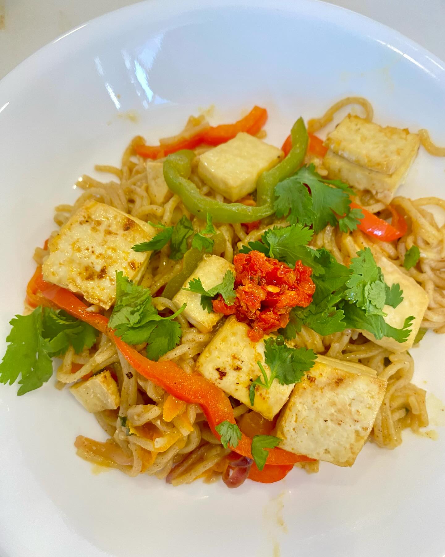 Crispy Indo-Chinese schezwan noodles made with millet flour noodles and Italian calibrian chili paste :)
#theflavorstation #healthyfood #highprotein #tofu #szhezwan