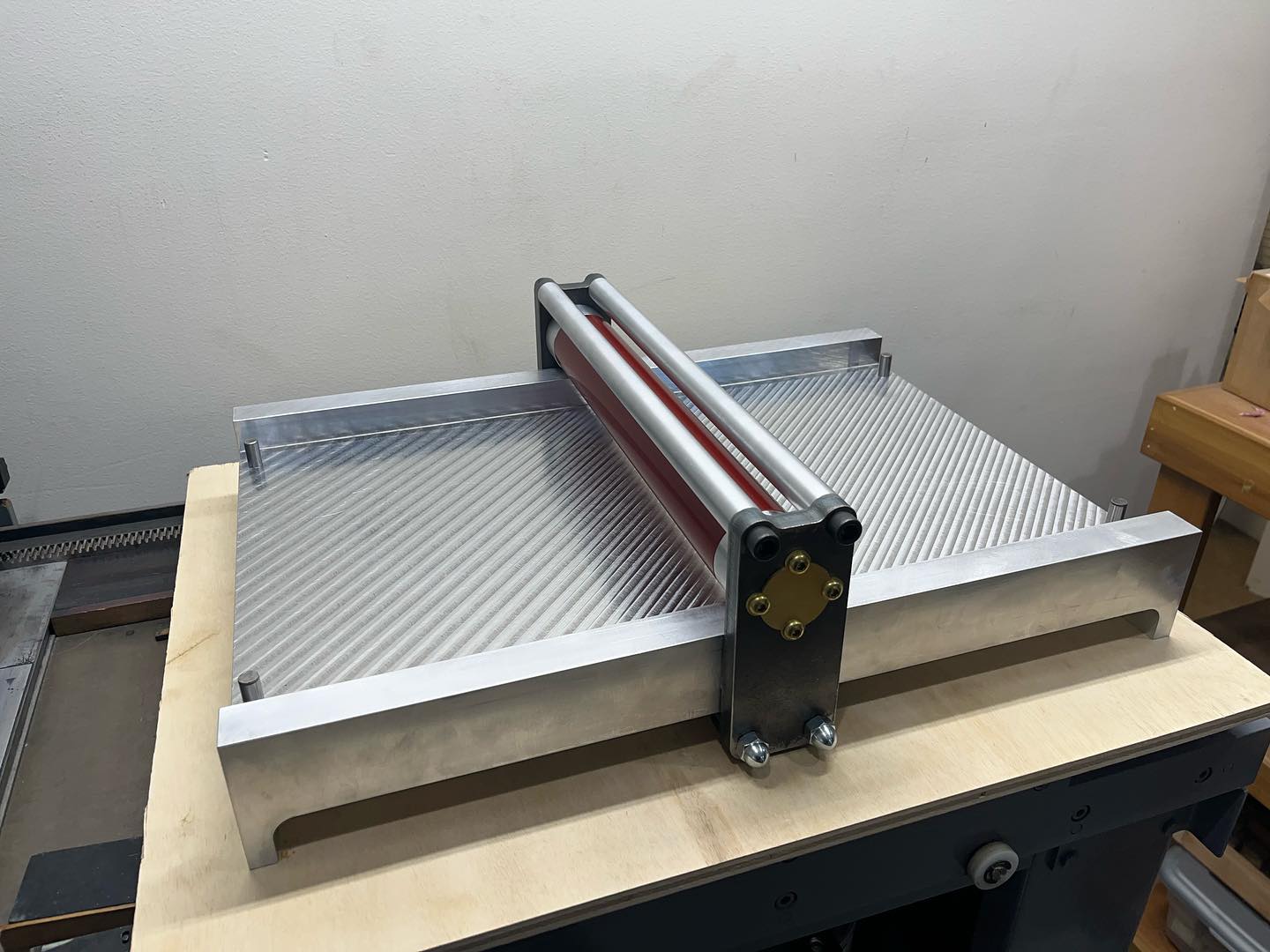 We’re happy to share the first look of our new prototype v2 of our galley height proof press we started years ago and have been meaning to bring back. This 12x18 press has a 90 durometer rubber roller with trucks and a solid machined aluminum base. It weighs in at around 60lbs. If you’re interested in getting one made for yourself, send us a message! #starkpressco #pinklinepress #printnj #galleypress #proofpress #letterpress #typehigh #woodtype #letterpressstationery #printing #printer #print #printingpress #printmaking #newpress #pressmanufacturer #preservationthroughproduction