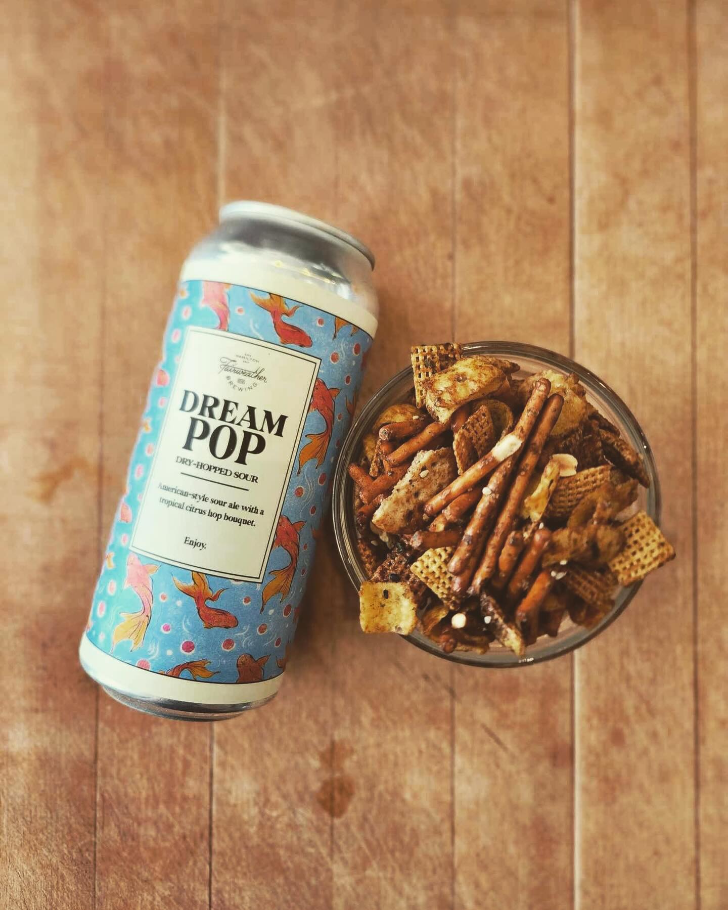 C’mon by & enjoy some delicious local brews + snacks!
🎈featured here @fairweatherbeer Dream Pop sour & our house made Furikake-Ranch Chex mix!
.
.
.
#henriettalane #corktownto #corktowncommon #corktowntoronto #kingsteasttoronto #eastofthedon #eastendto #cocktails #housemade #toronto #torontobeer #snackstoronto #fairweatherbrewing