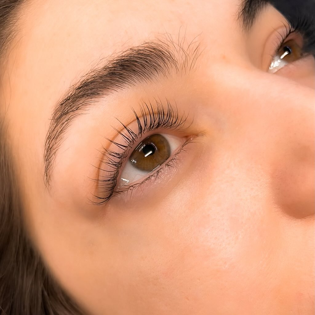 Natural Long Lashes
*Lash Lift + Tint 🤩