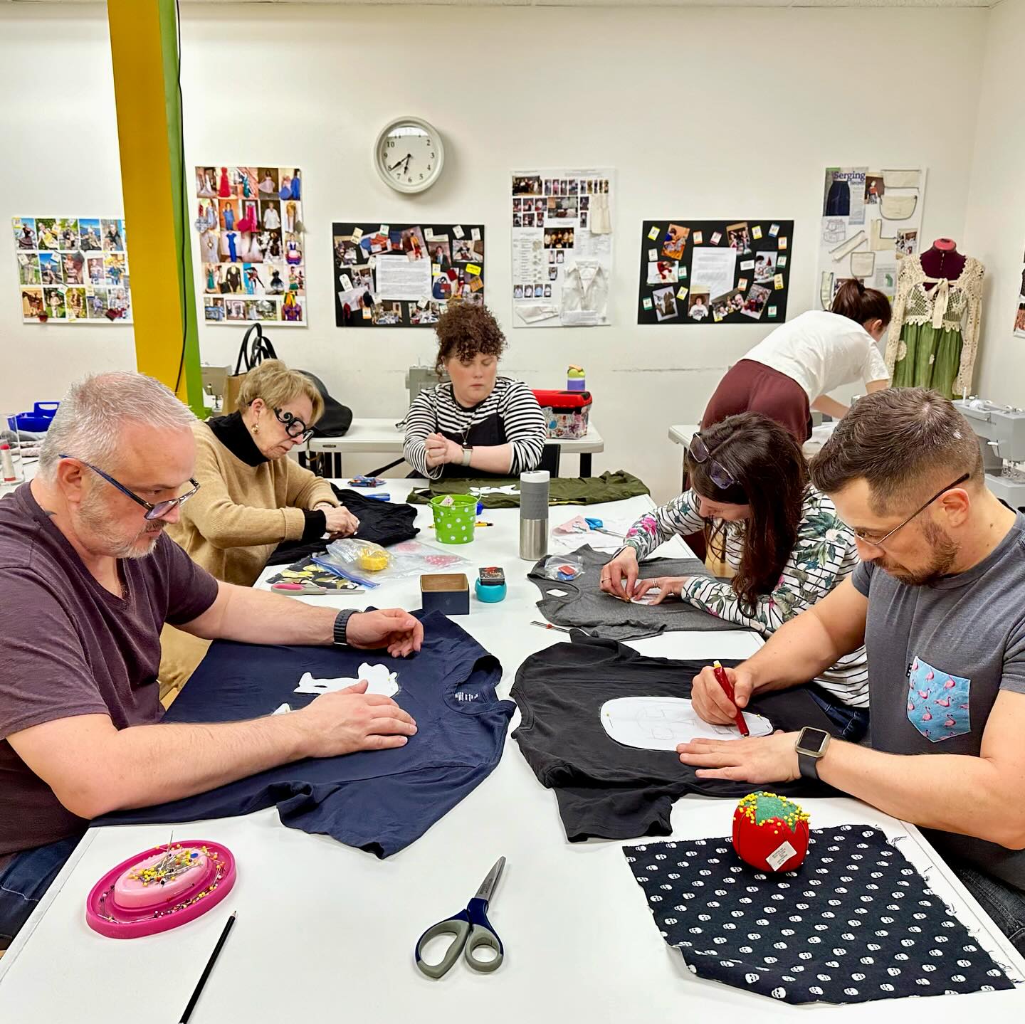 Hello Ottawa! Our September classes are now open for registration 🌟 Whether you’re a beginner or looking to sharpen your skills, our expert instructors will guide you every step of the way. Create beautiful projects, learn new techniques, and make memories with us! Sign up now and let’s get stitching - link is in out bio 😃
.
.
.
.
.
.
#ottawasewing #ottawaactivities #ottawamom #sewingclasses