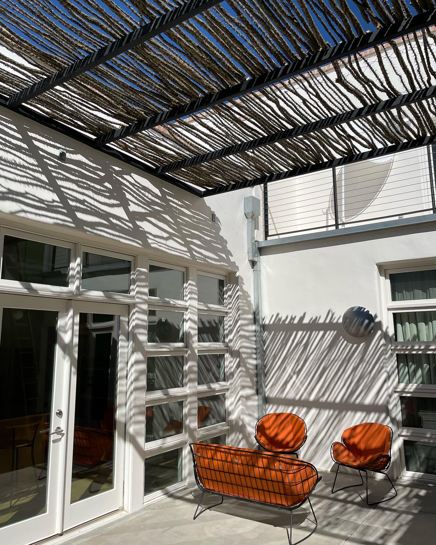 Modern with a touch of rustic🤩
#sonoranocotillo #ocotillofence #livingfence #sonorandesert #tucsonaz #phoenixaz #southerncalifornia #desert #desertvibes #ocotilloplant #desertdwellers #desertlife #scottsdale #plantnursery #desertscape #desertliving #desertstyle #fencedesign #desertlandscape #homeandgarden #calilandscape #desertarchitecture #stickfence #ocotillo #fenceideas #desertoasis #deserthouse #desertbloom #desertgarden #deserthouse #deserthome