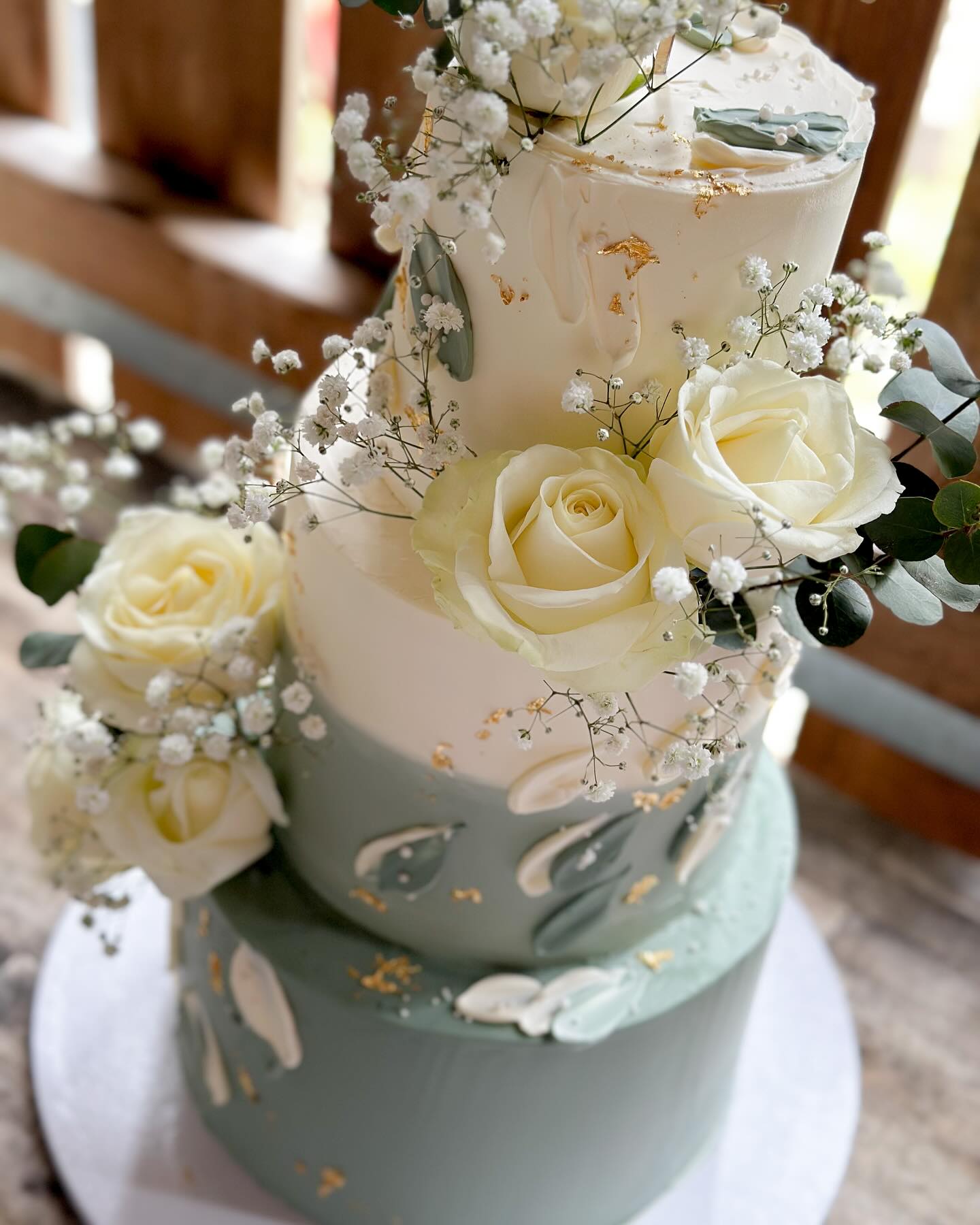 Ich mag die Kombi sehr.
Wer noch? 🤍💚✨
#wedding2025 #weddingcake #heirateninfranken #hochzeitstorte #patisserie #konditorei #juliasitter_patisserie