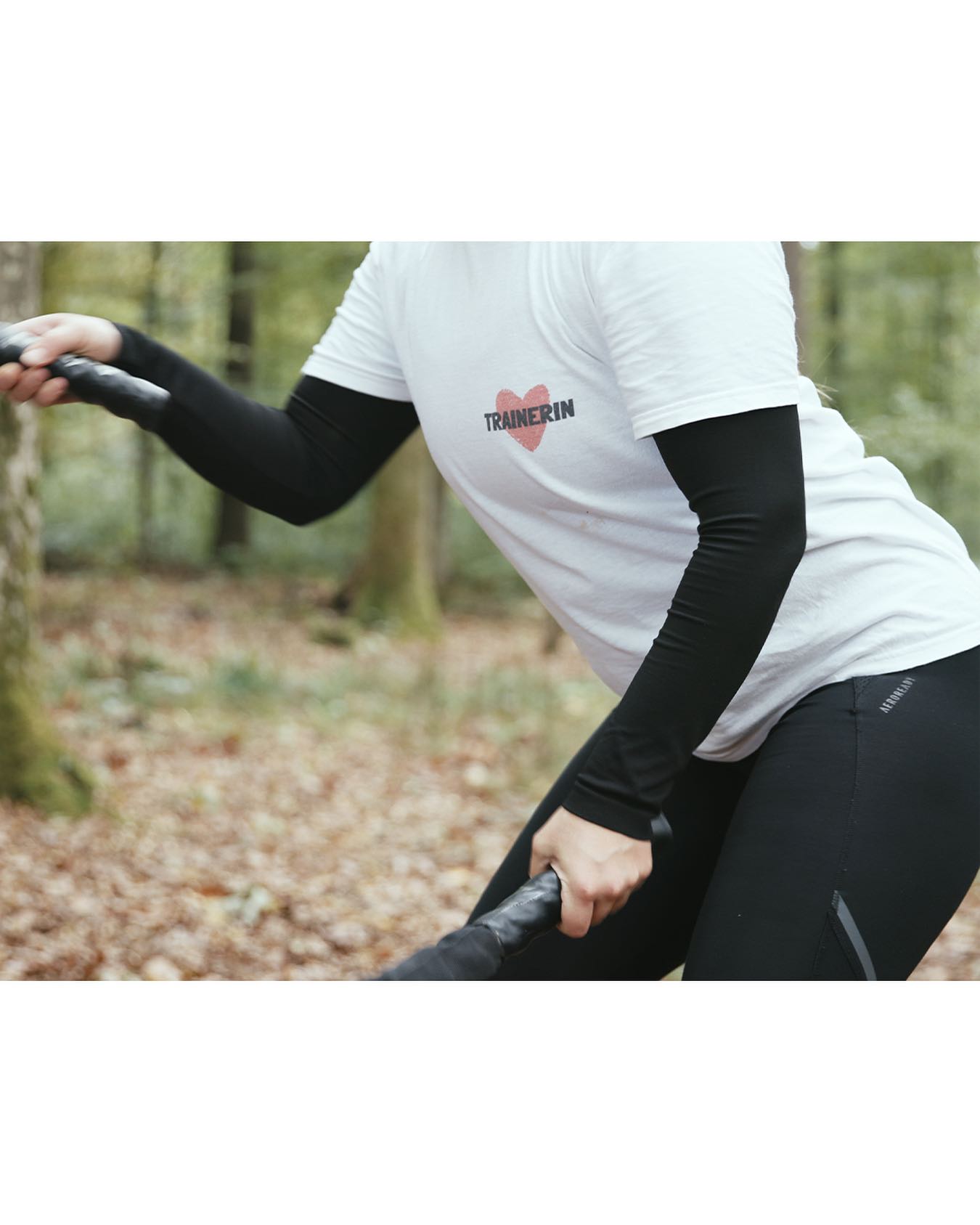 Im Oktober letzten Jahres konnten wir die persönliche Geschichte von @trainerinmitherz videografisch festhalten. 🎥
#imagevideo #persönlichegeschichte #fitness #sport #videoproduction #herzensprojekt