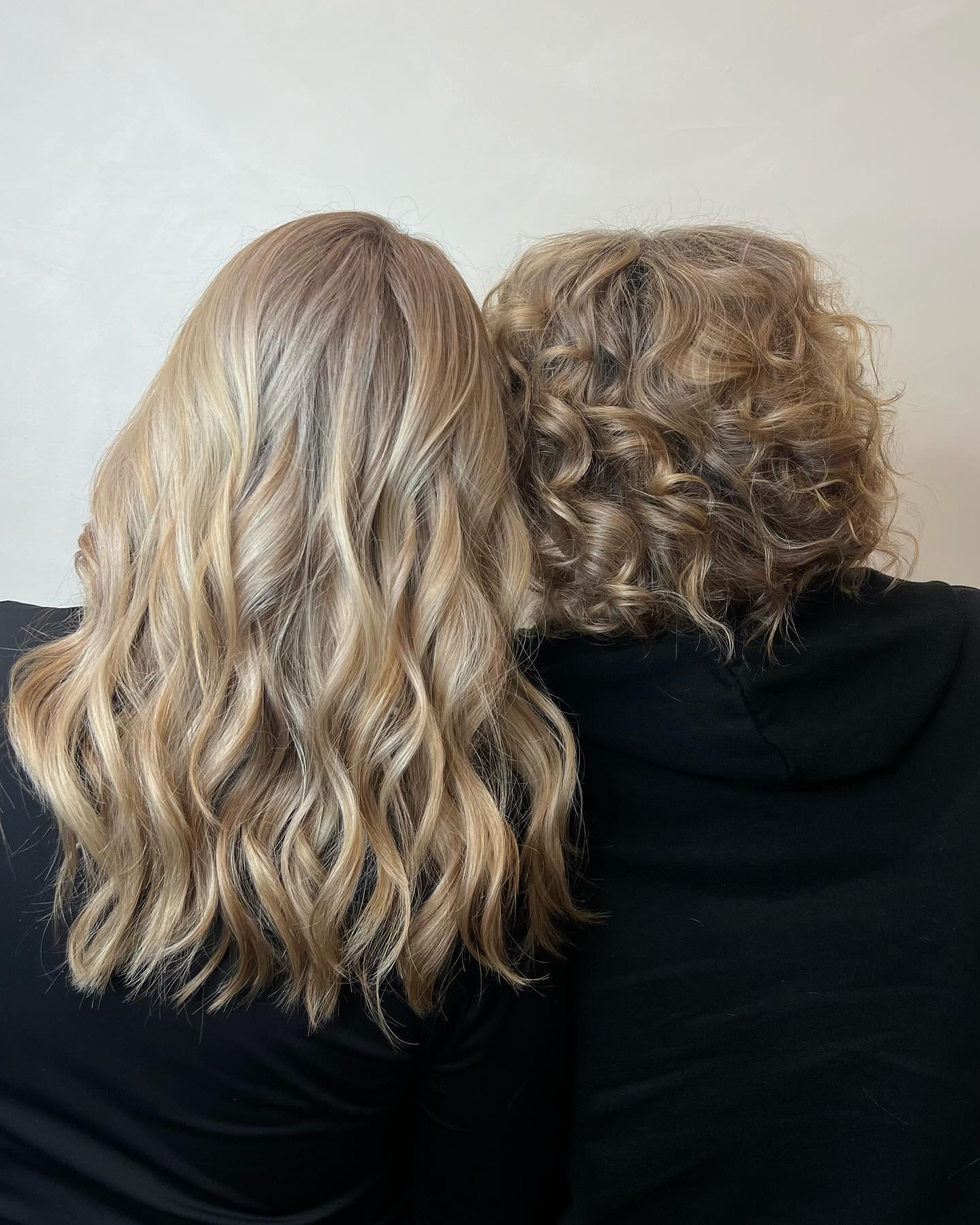 mother-daughter date at the salon 🫶🏼 don’t forget to treat your mama! it’s her first time being a girl, too 🥹
effortless double highlight by @wingerd.beauty
#hairsalon #hairstylist #mothersday #mom #momsofinstagram #momlife #baltimorehair #baltimorehairsalon #maryland #marylandhairsalon #marylandhairstylist white marsh perry hall hair salon