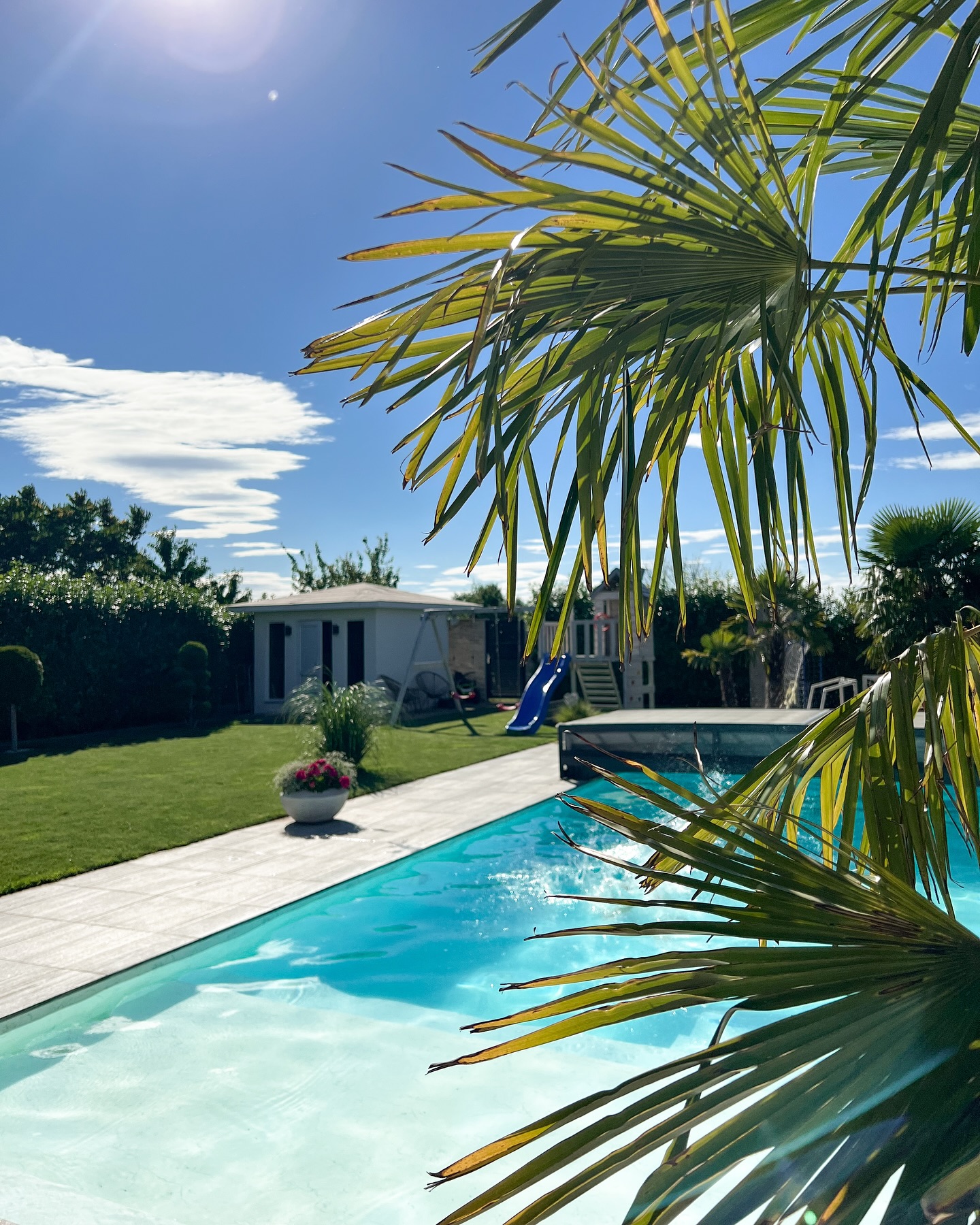 Pool Basics 🌊
Erster Schritt zum perfekten Pooltag: Die Grundlagen!
Wussten Sie, wie wichtig der richtige pH-Wert für klares Wasser ist? Verwenden Sie regelmäßig Teststreifen und justieren gegebenenfalls. - Benötigen Sie Unterstützung? Zögern Sie nicht, uns zu kontaktieren!
Happy Swimming! 🌞 #PoolBasics#Wasserqualität#Pool#Poolservice##Poolreinigung#Poolfolie#poolcity @poolcity.at