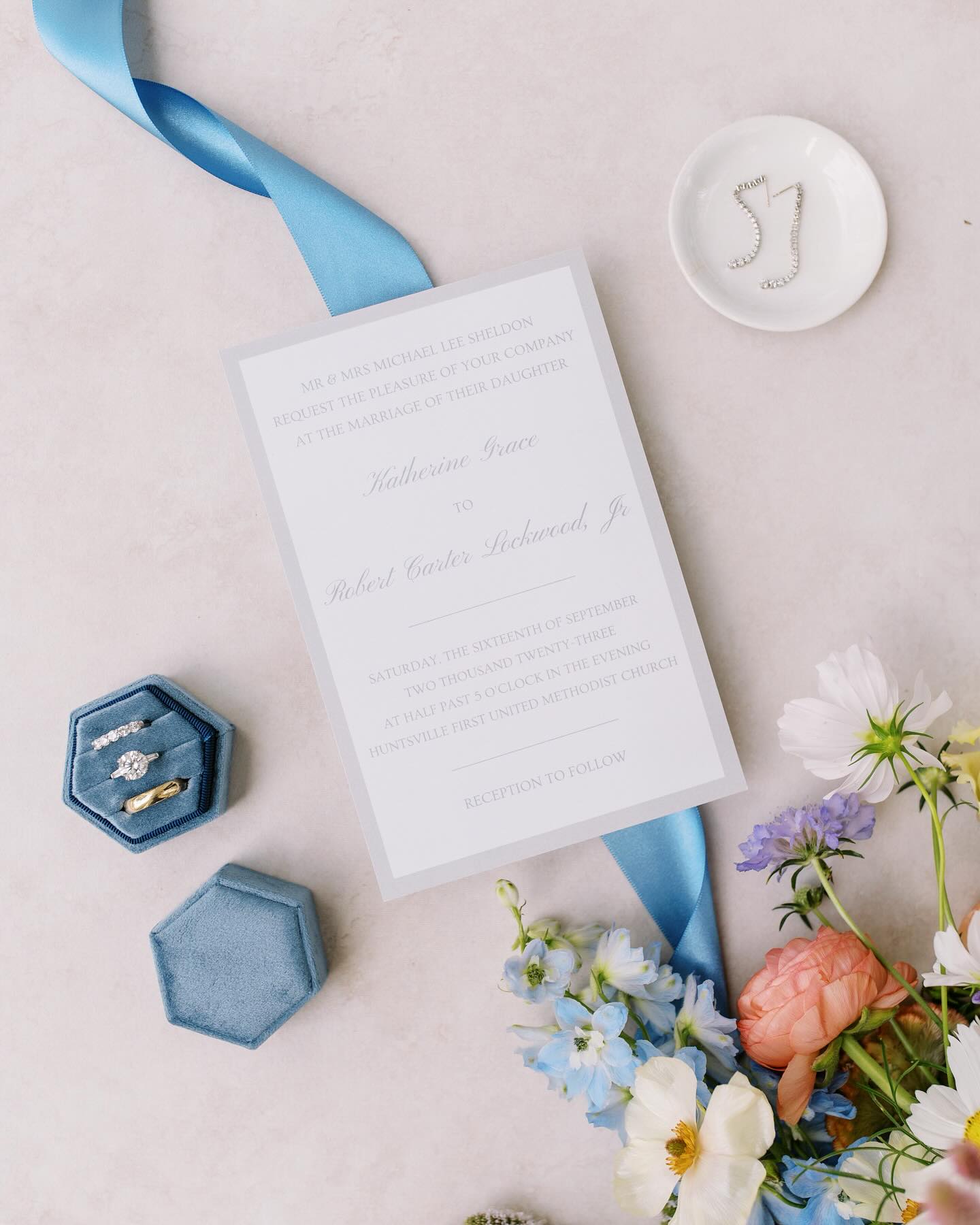 If you have a busy life or a demanding schedule, itâs hard to see the light at the end of the wedding planning tunnel. We are here to lead you through it! Visit the link in our bio to download our package guide and schedule your no-strings consultation today đ¤
EP Bride: @kshel_
Planning: @weddingsbyep
Ceremony: @huntsvillefirst
Reception & Bar: @stovehouse
Catering: @masondixonhsv
Floral: @gwynn.pyle
Band: @lamontlandersoffical
Cookies: @henrisbakery1929
Photography: @twentyoaksphotography
Disco Ball: @rentalsby333
Hair & Makeup: @danielle_hairandmua
Transportation: @nooga.shuttles
#alabamaweddingplanner #tennesseeweddingplanner #weddingplanning #weddinginspo #weddingstyle #justweddingthings #trendyweddingideas #flatlayphotos #weddinginvites #weddingstationary