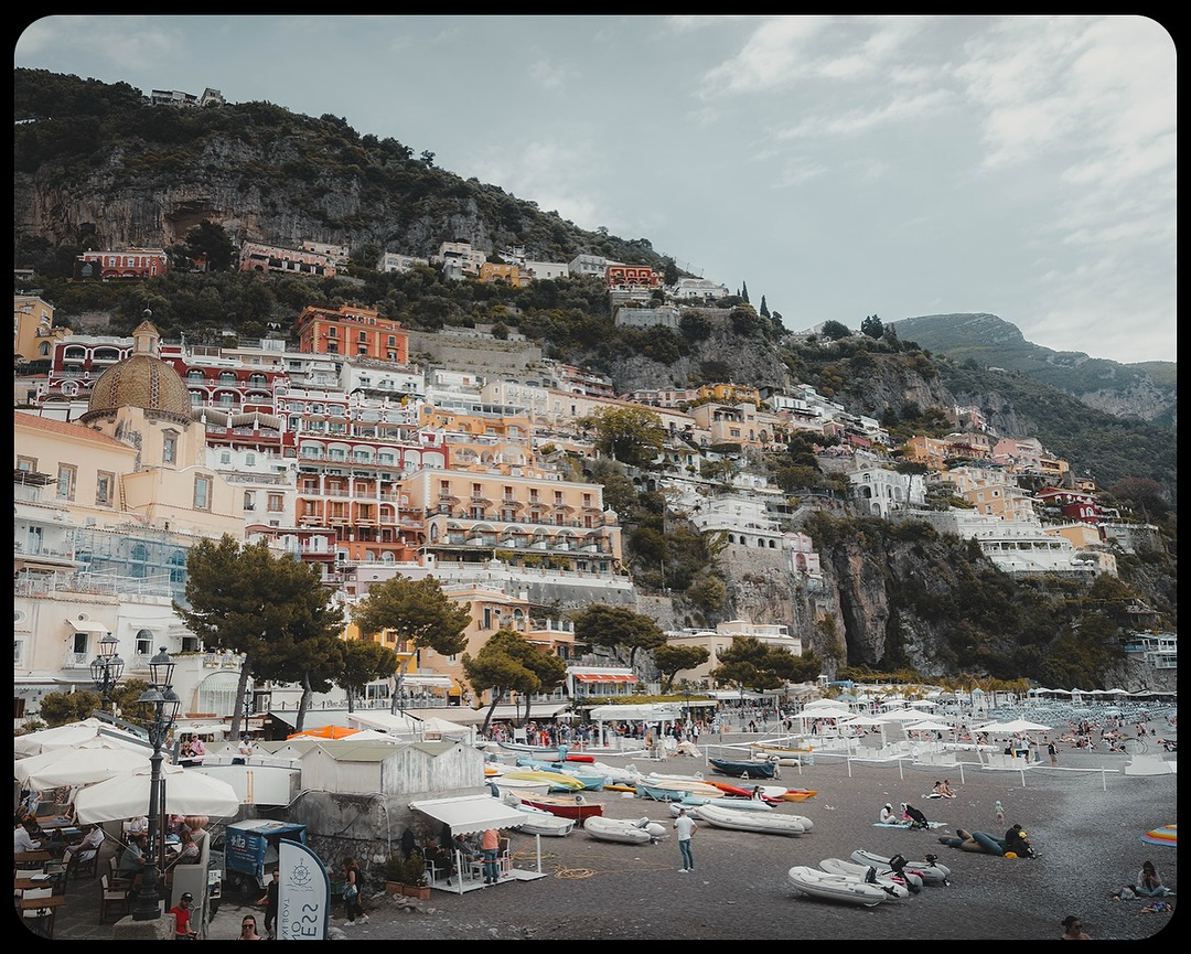 Photos from my trip to Positano a few months ago. The pastel-colored houses stacked against the cliffs create a stunning backdrop, while the breathtaking views of the Tyrrhenian Sea are nothing short of amazing. Wandering through the narrow streets, you’ll find hidden gems at every turn. Positano is truly a slice of paradise on the Amalfi Coast. 🇮🇹✨
#Positano #AmalfiCoast #Italy #TravelInspiration #CoastalViews #ItalianGetaway #Wanderlust #TravelPhotography #MediterraneanMagic #DreamDestinations #canonr5 #travelphotography #canonphotography