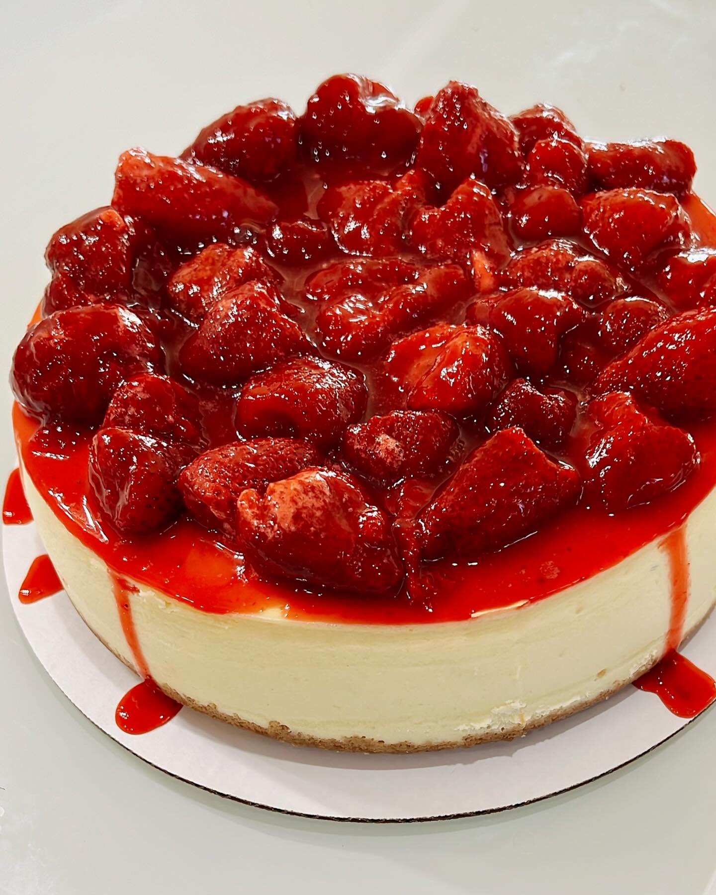 Strawberry Cheesecake is to die for! 🍓
www.najwaskitchen.com