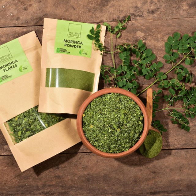 MORINGA. From leaf to flakes to fine powder, our fresh Moringa is the perfect way to add high volumes of vitamin C, protein, calcium, protein and antioxidants to your teas or smoothies!
#health #smoothie #tea #eatwell #wellbeing