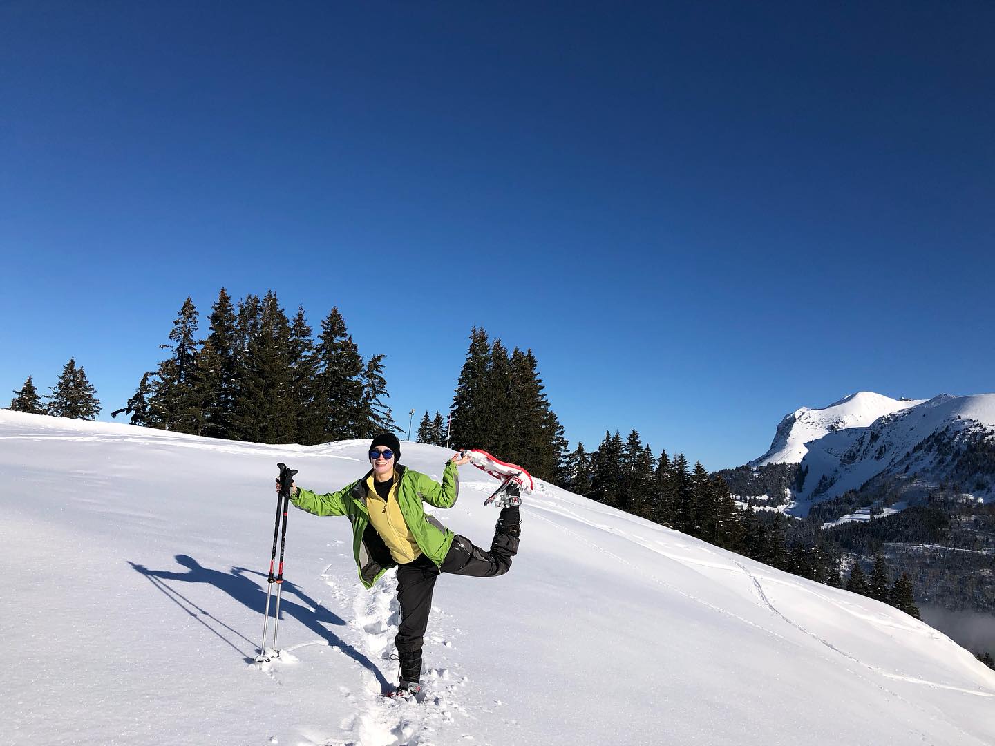La saison des raquettes, de la douce neige et du calme hivernal est déjà finie… Merci pour ces beaux moments!
Place maintenant au printemps 🌸🌱🐣
Programme rando bientôt en ligne - ouvrez l’œil !
#snowshoes #swissalps #nature #accompagnatriceenmontagne #kulkatrek