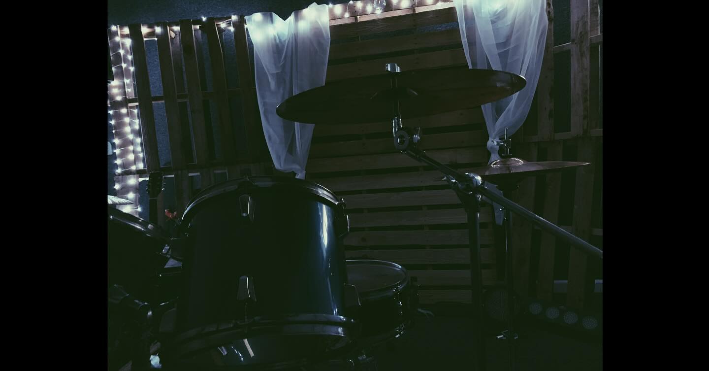 ⚡️C⚡️ #beachrehearsal • 7 Days A Week 11-11 #atlanticbeach #musicscene #rehearsalstudio #recordingstudio